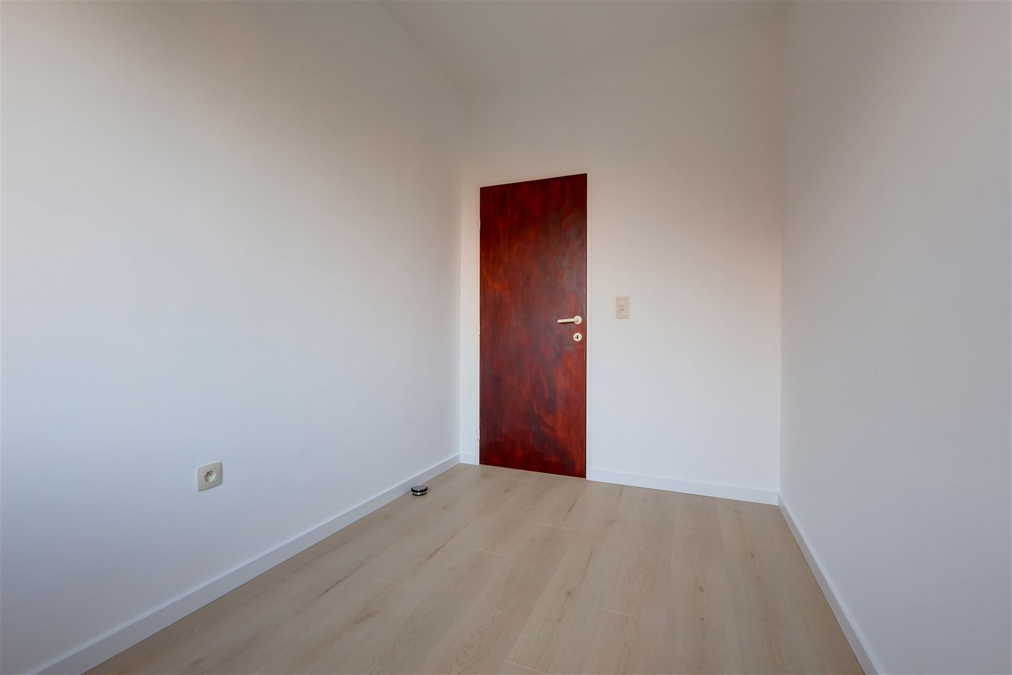 Gerenoveerd 2 slpk appartement met een rustig terras op Linkeroever! foto 9