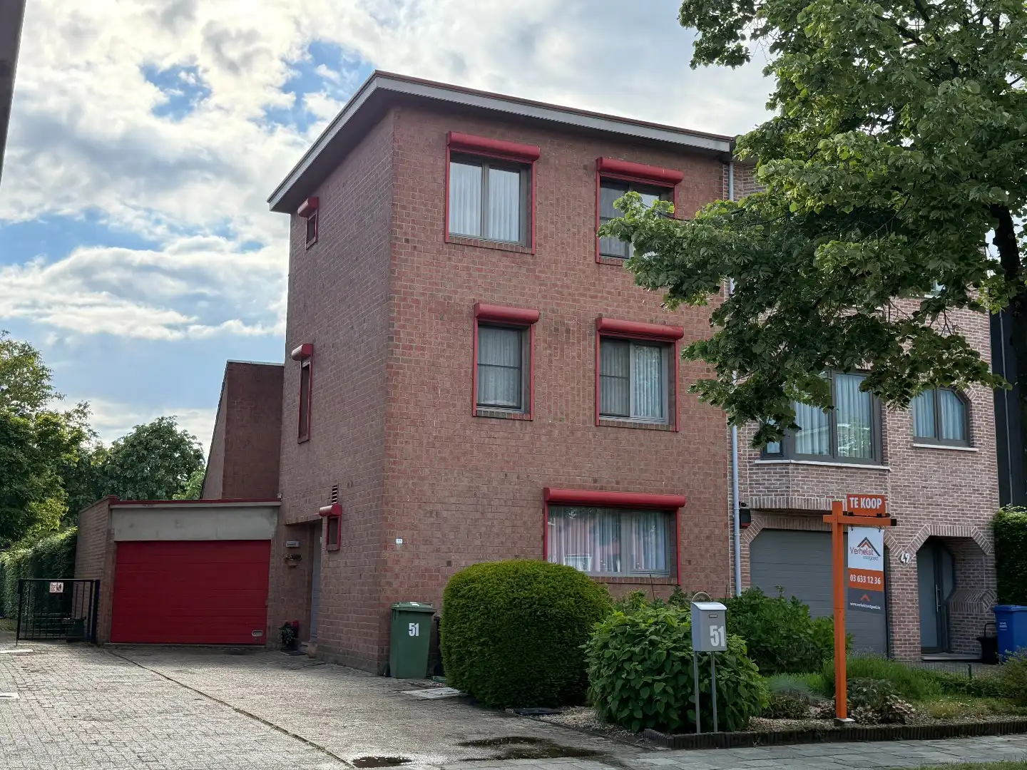 Riante gezinswoning met tuin en garage foto {{pictureIndex}}
