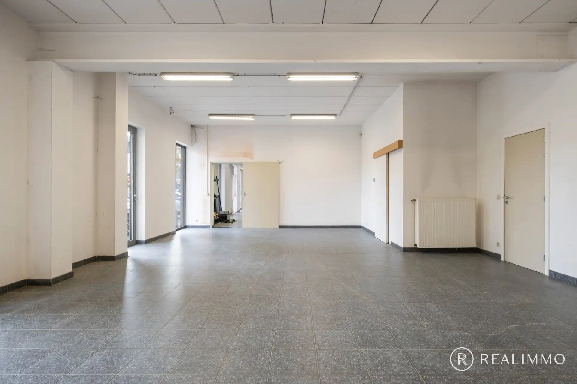 Handelsruimte, kantoorruimte of polyvalente ruimte op A-locatie in Waregem foto 5