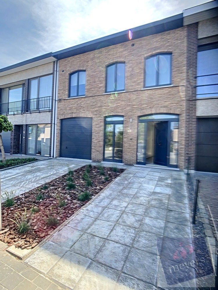 Te huur in Hasselt – Gezinswoning met tuin & garage in rustige woonwijk foto {{pictureIndex}}