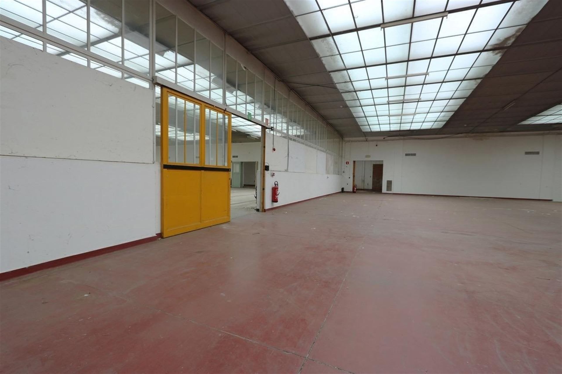 Magazijn van 2180m² ook opgesplits mogelijk foto 3