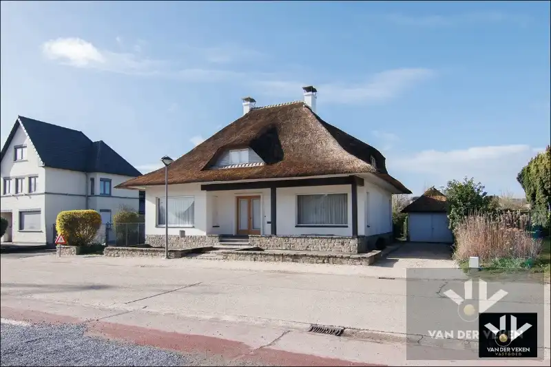 Hoofdfoto van de publicatie: Stijlvol gerenoveerde gezinswoning met veel natuurlijke lichtinval en riante leefruimtes!
