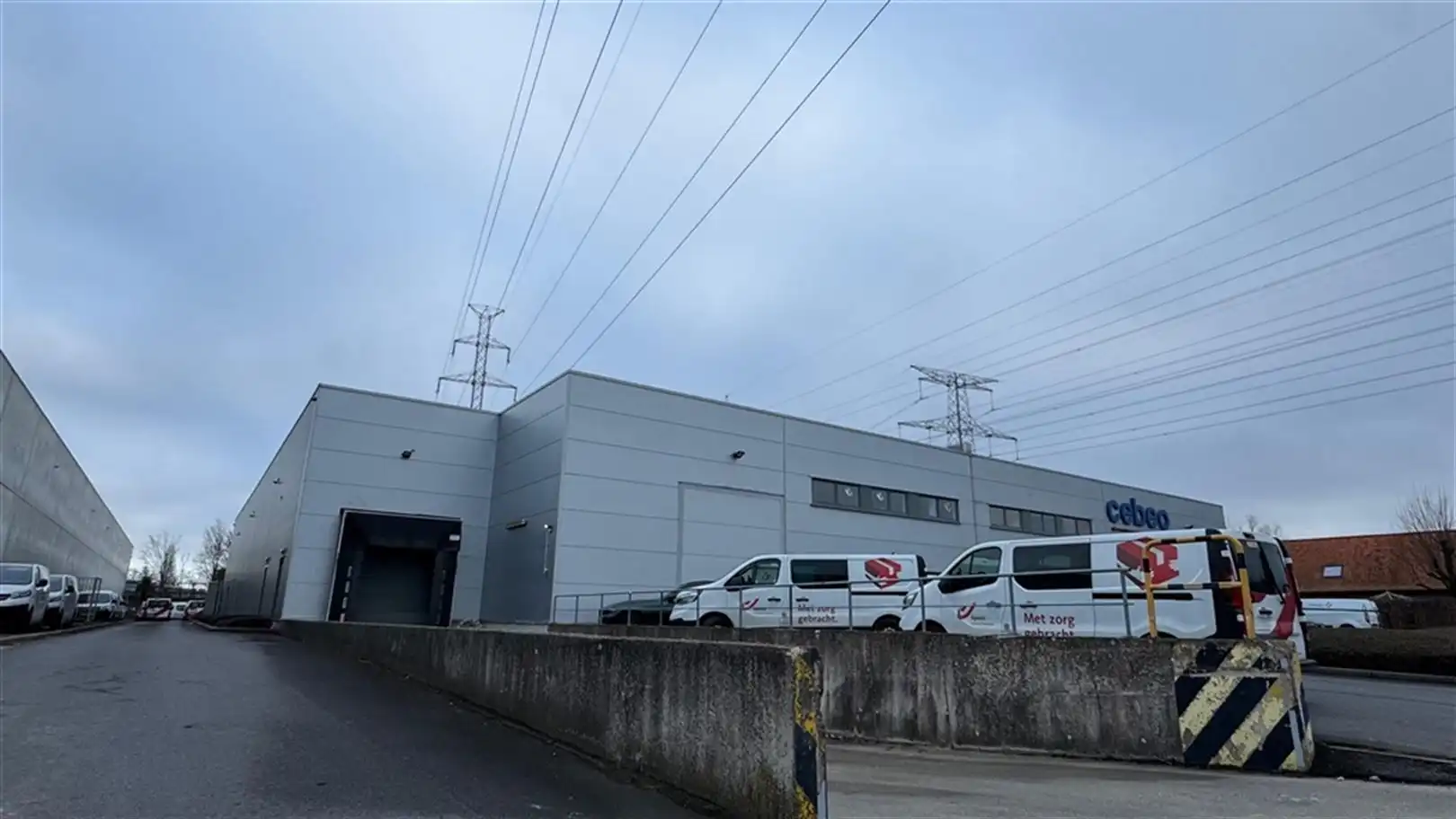 POLYVALENT BEDRIJFSGEBOUW foto 2