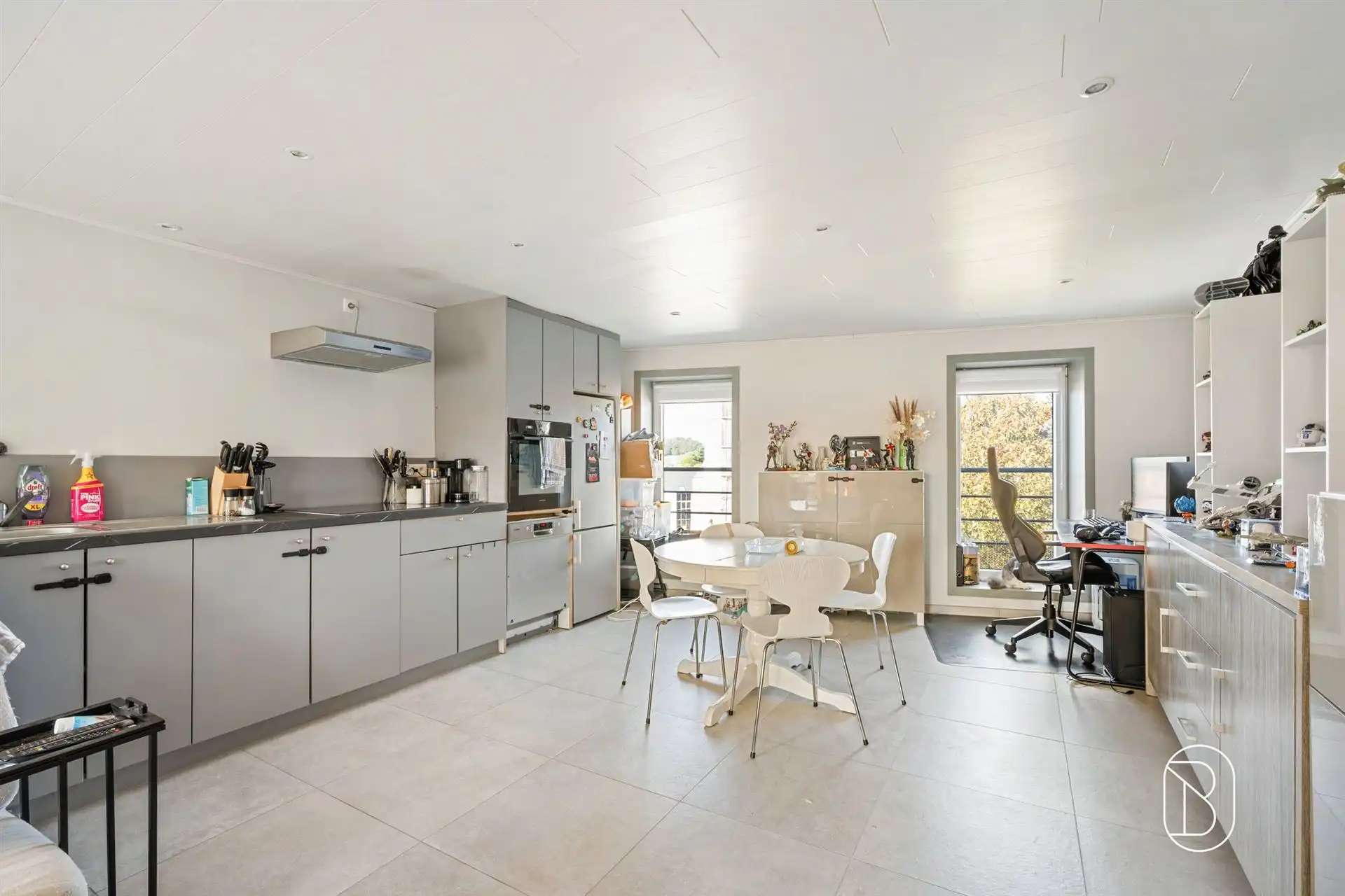 Gerenoveerde opbrengsteigendom bestaande uit 2 appartementen. foto 30