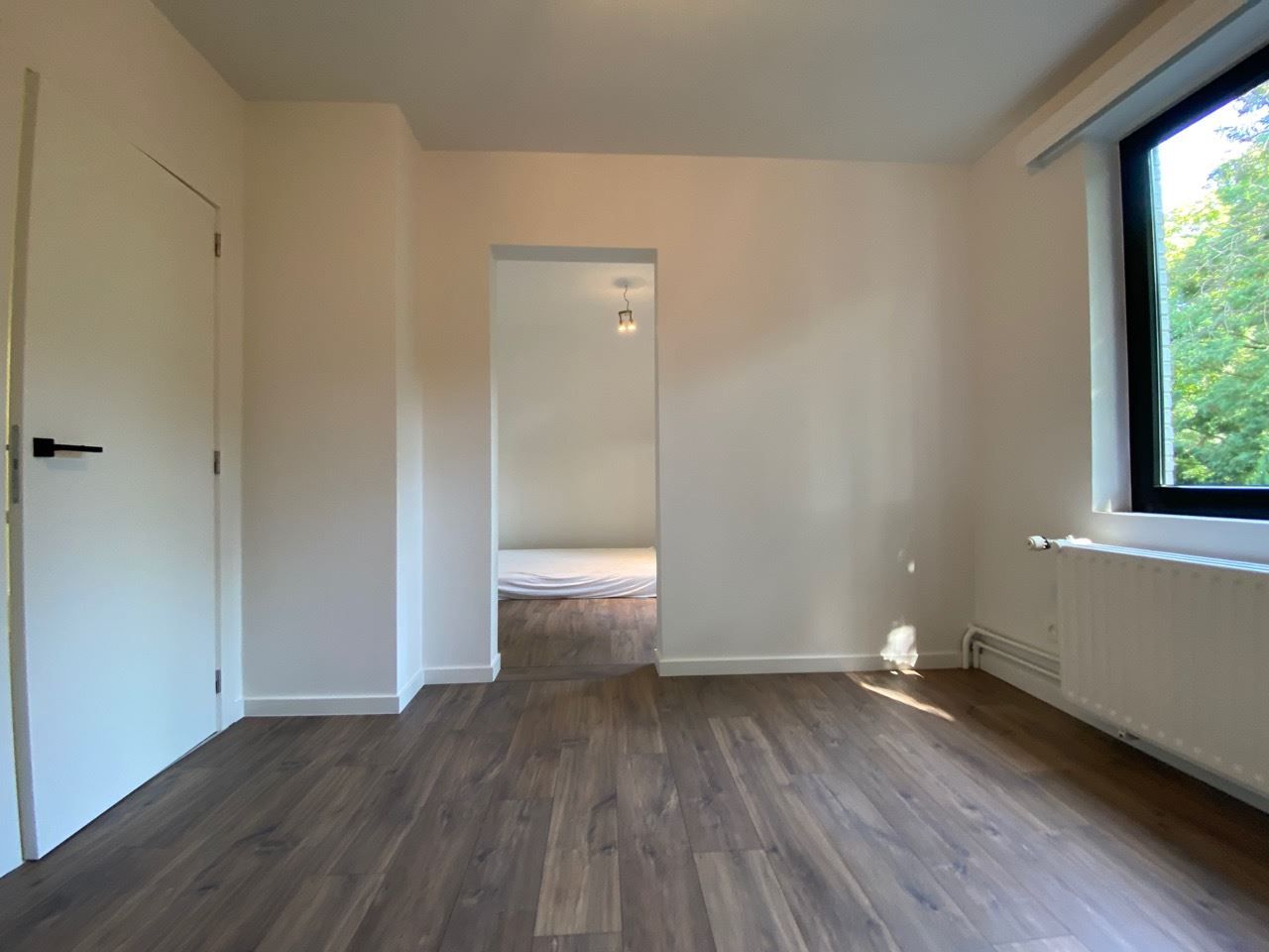 Net gerenoveerde woning met 4 slaapkamers foto 24