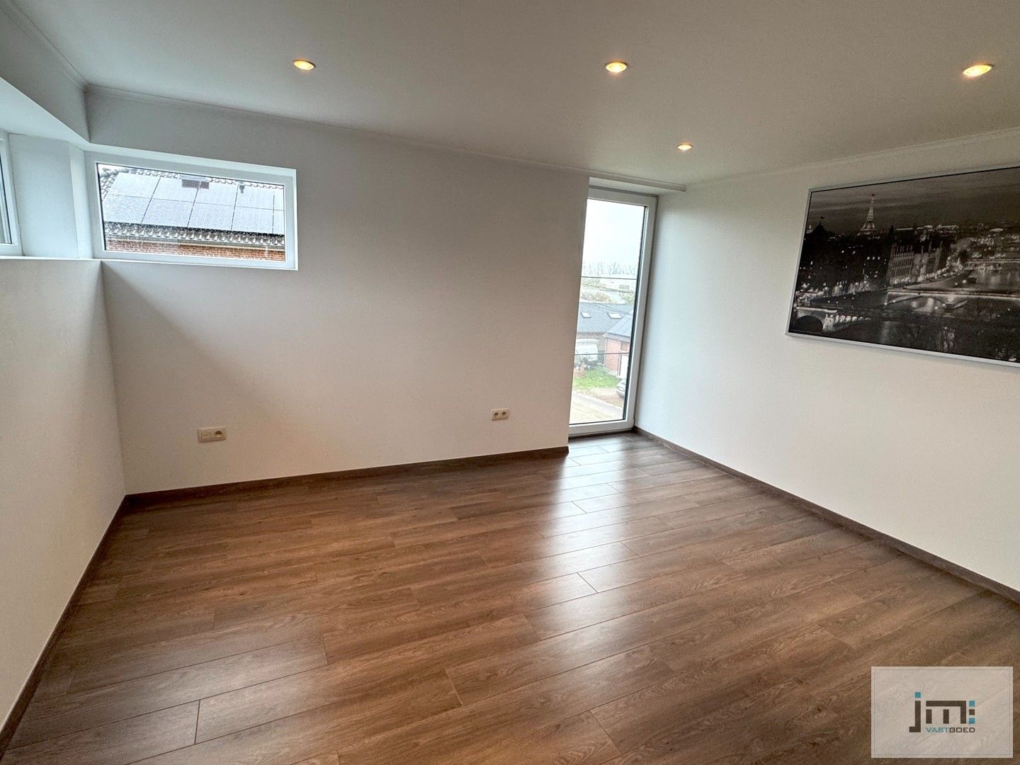 Ruime moderne woning met grote kelder foto 10