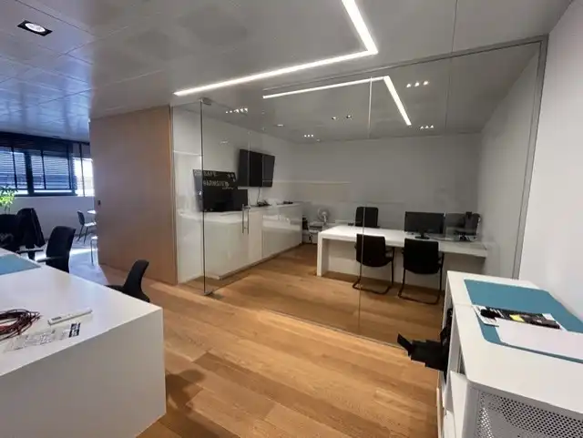 Bedrijfshal van 207 m² met een kantoorruimte op 1° verd. van 105 m² foto 13