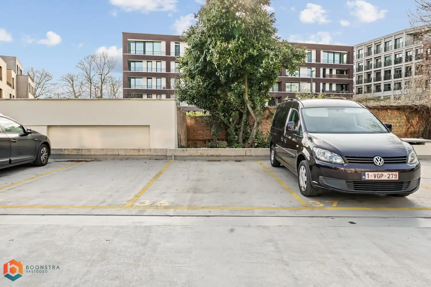 Openlucht autostaanplaats in het centrum van Mechelen foto 4