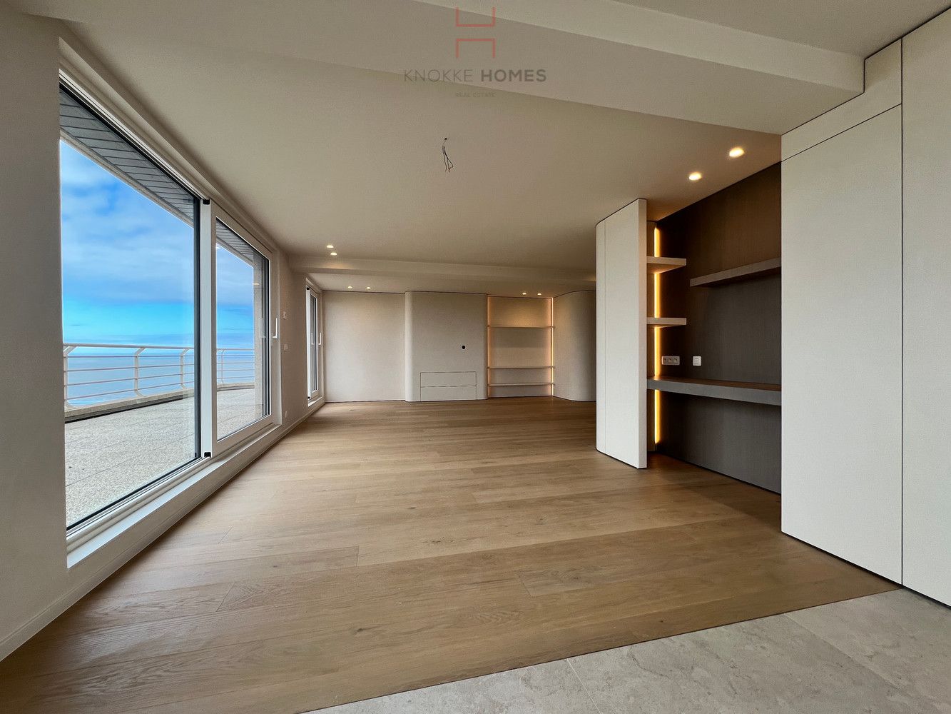 Luxueus gerenoveerd hoekappartement met riant zonneterras in Duinbergen foto 4