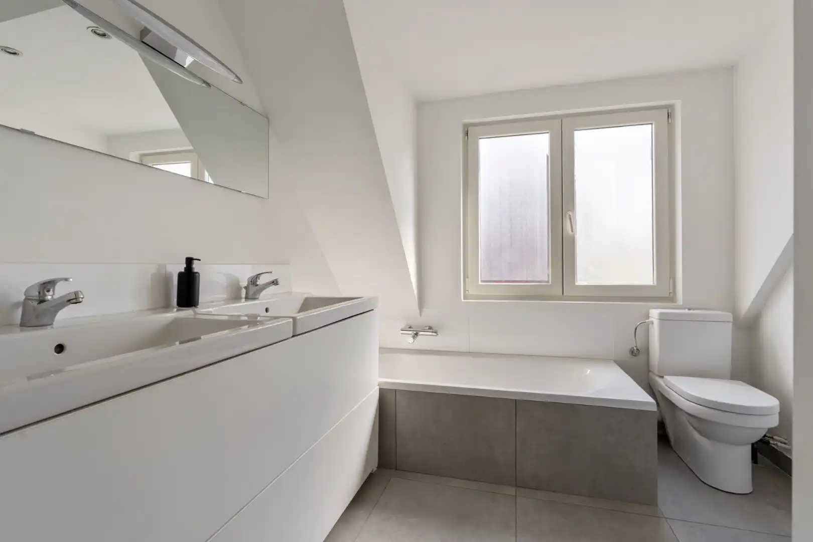 Gezellige, instapklare stadswoning in het centrum van Maaseik grenzend aan de groene wal!  foto 30