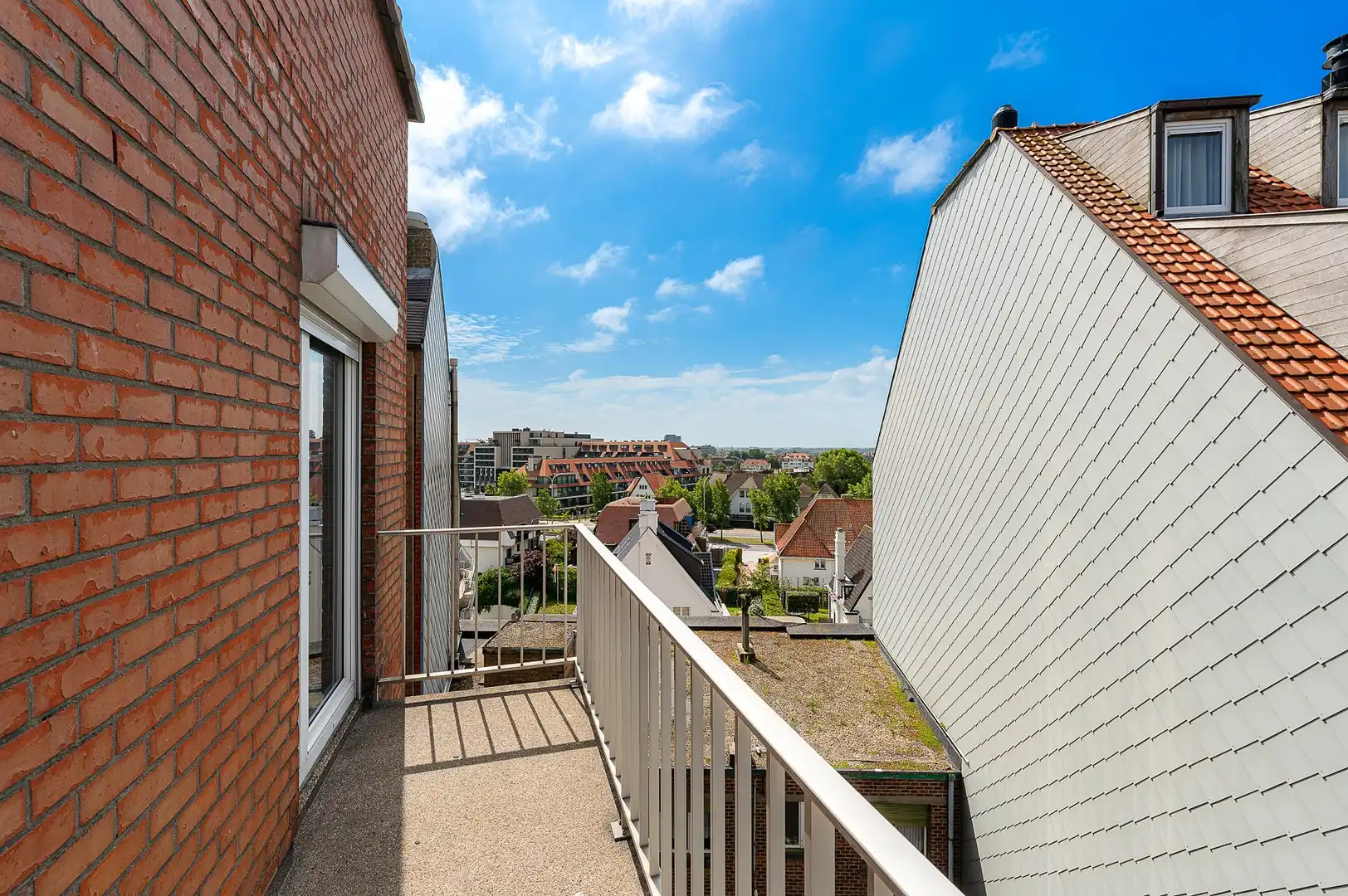 Appartement met twee slaapkamers en prachtig zijdelings zeezicht. foto 16