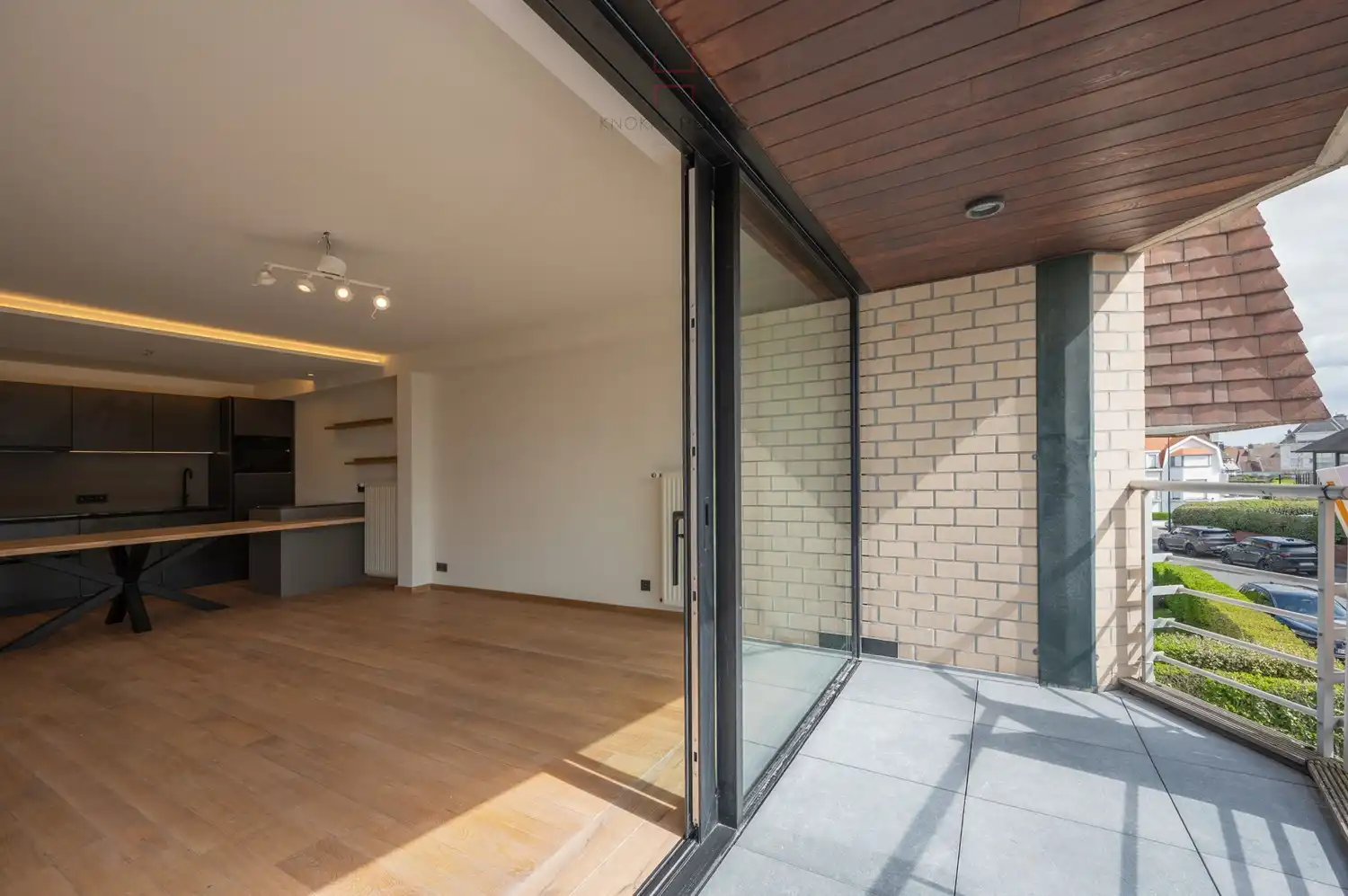 Gerenoveerd 3-kamerappartement met Zuidgericht terras vlakbij het Albertstrand foto 4