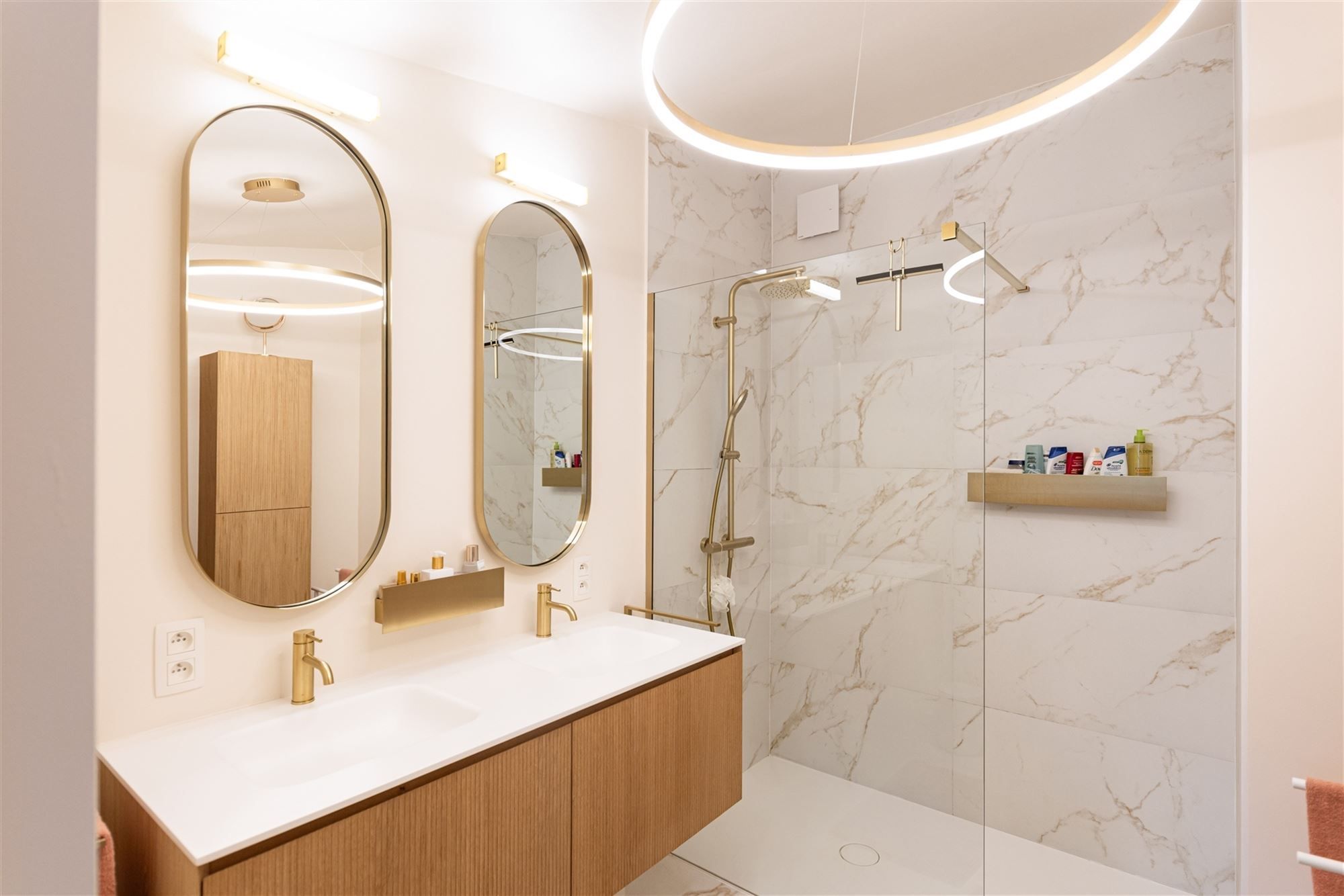 Sixtiesparel in het residentiële Koningshof foto 22