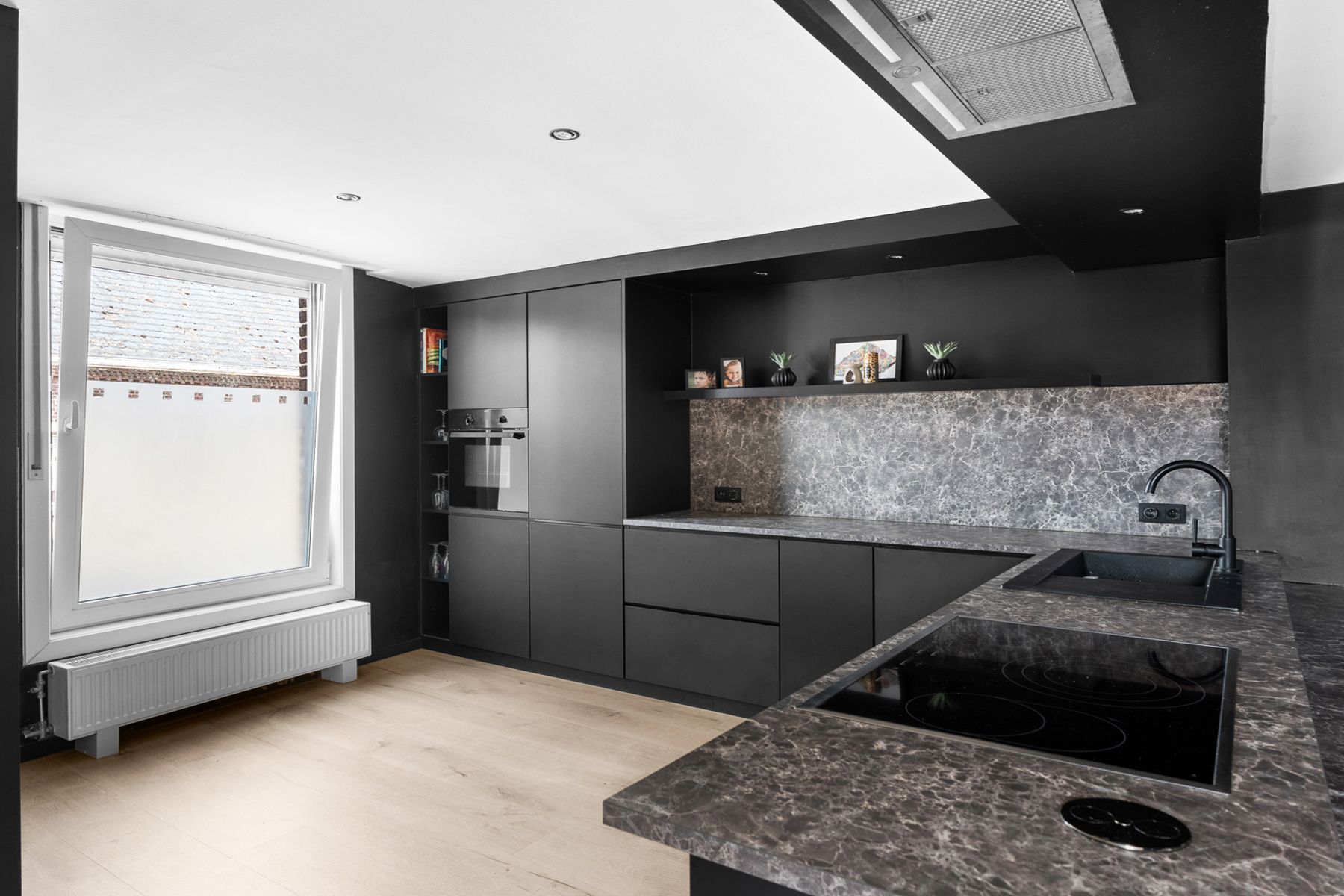 Instapklare halfopen woning met ZO-tuin én garage in Melsen! foto 4