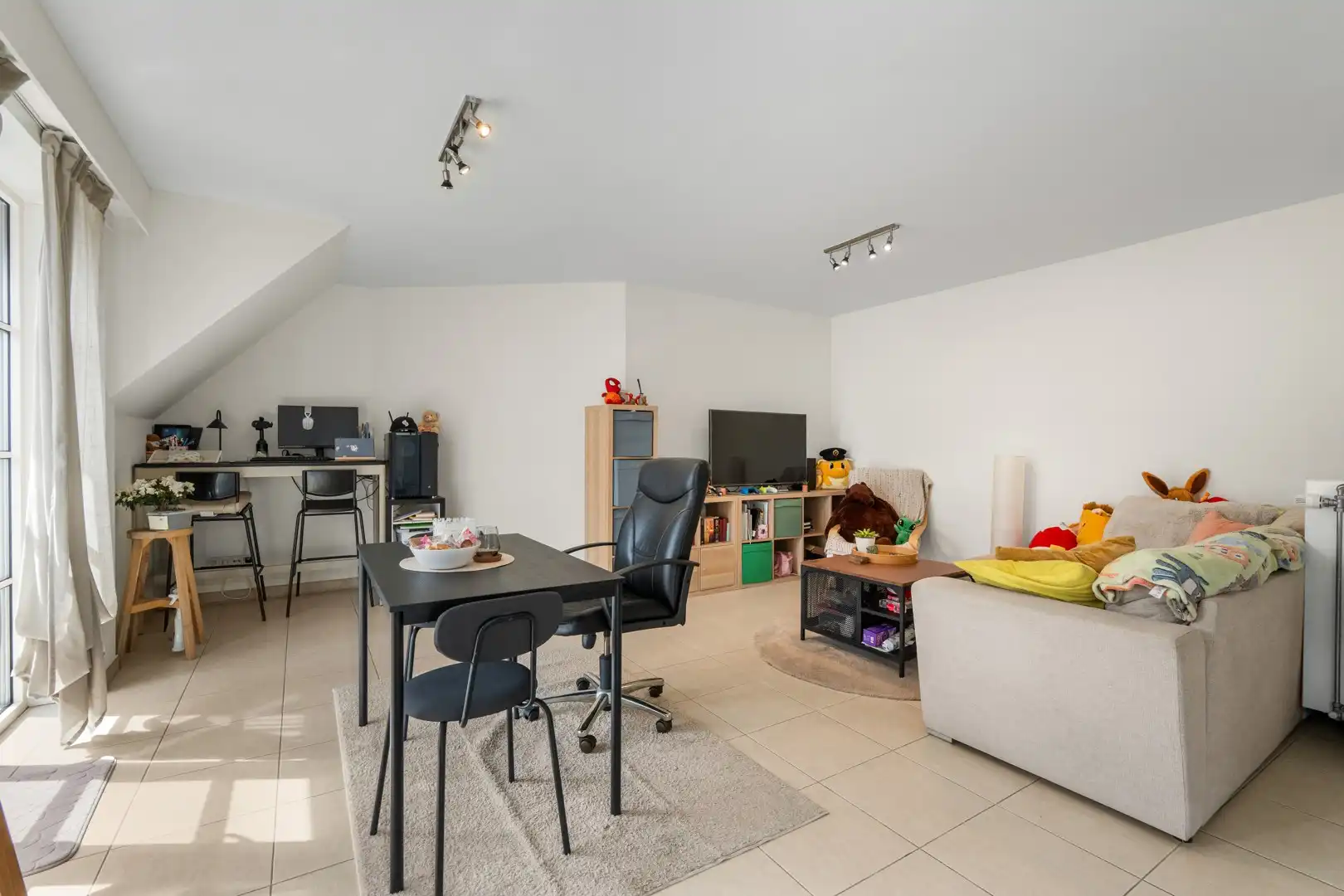 Lichtrijk 2 slaapkamer appartement op de tweede verdieping foto 8