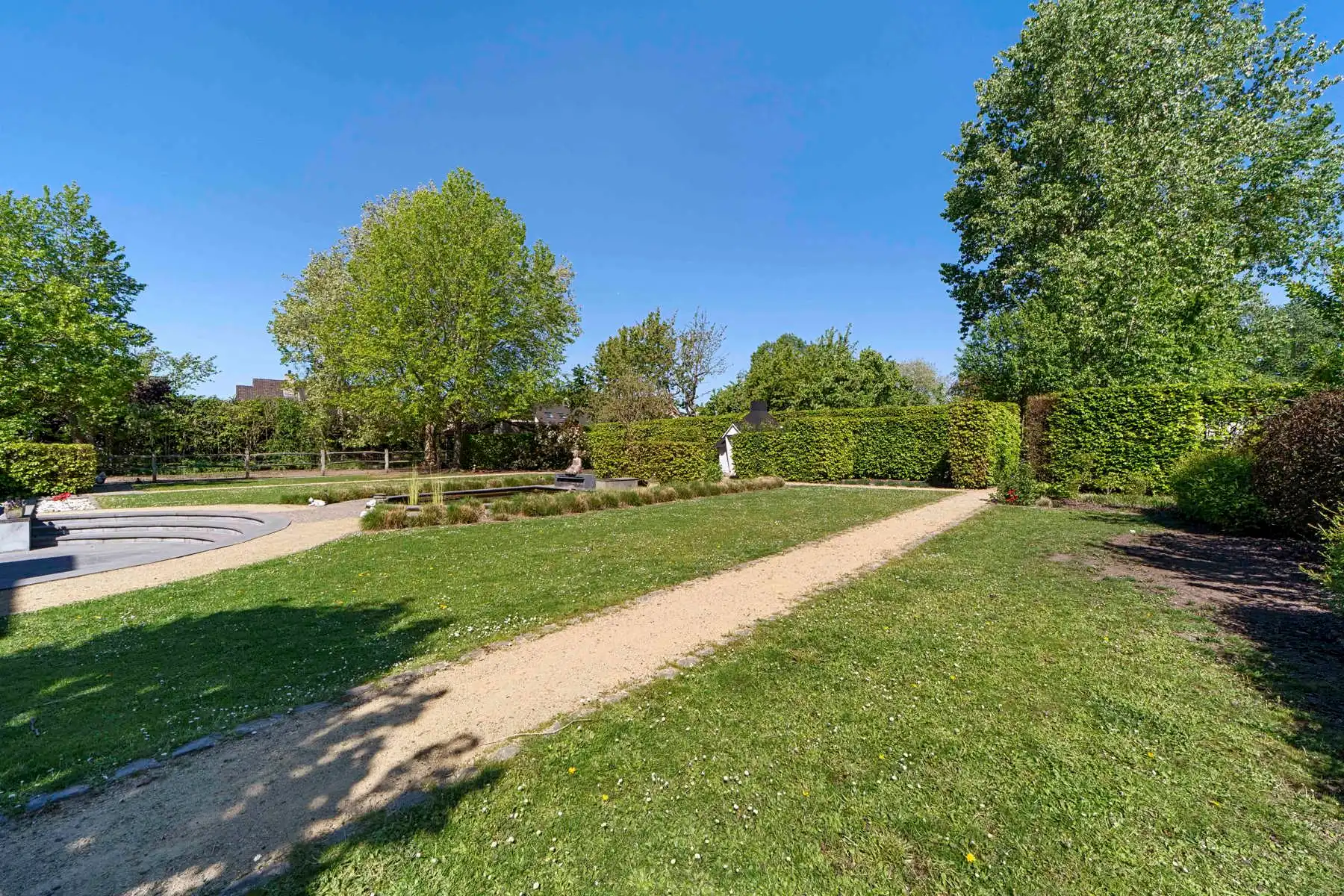 MODERNE VILLA MET 5 SLAAPKAMERS EN ONDERHOUDSVRIENDELIJKE TUIN foto 50