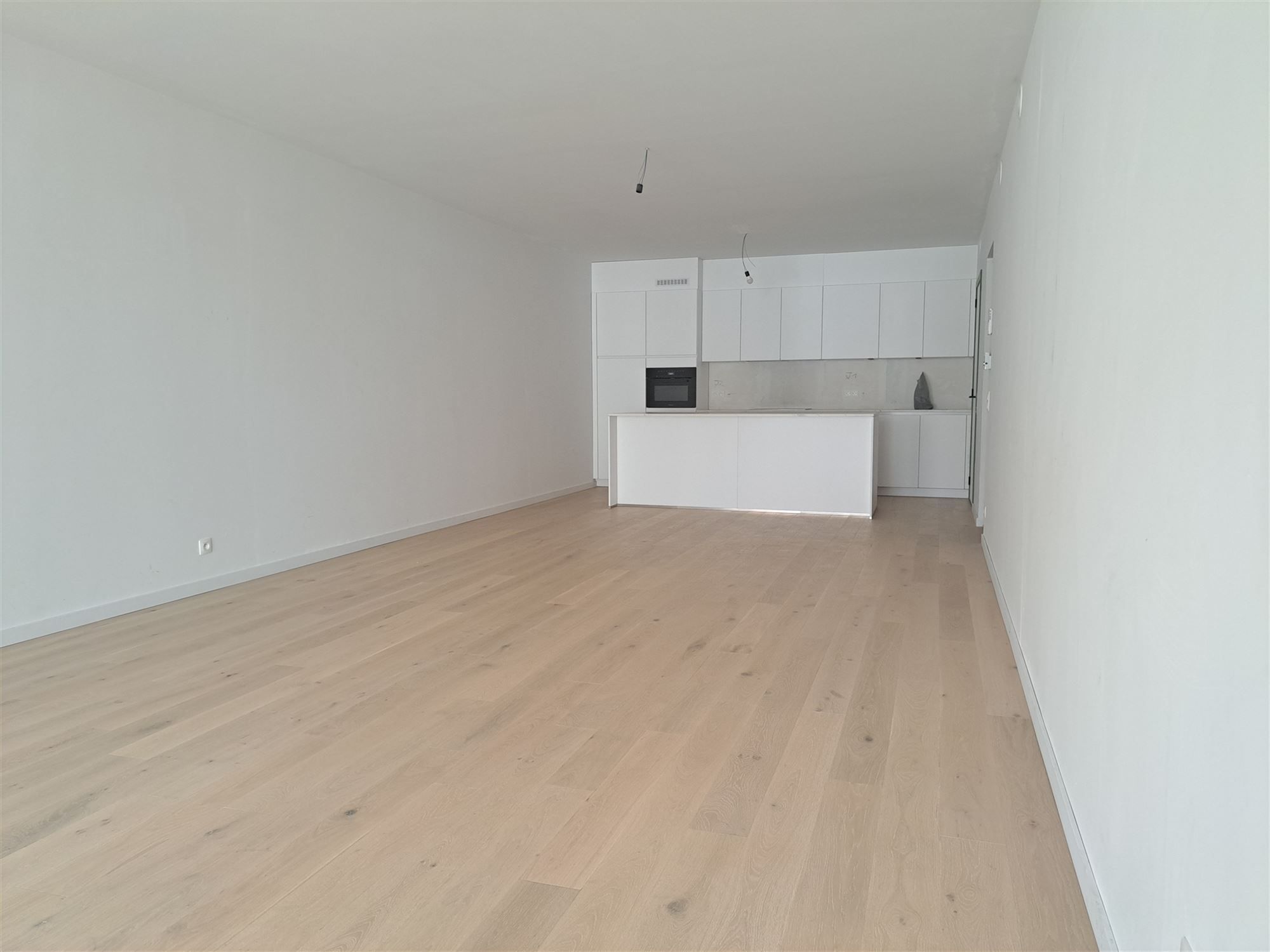 Ontdek dit moderne appartement met een luxueuze afwerking en mooi design. 2 slaapkamers met elk hun badkamer. En met ondergrondse parking. foto 6
