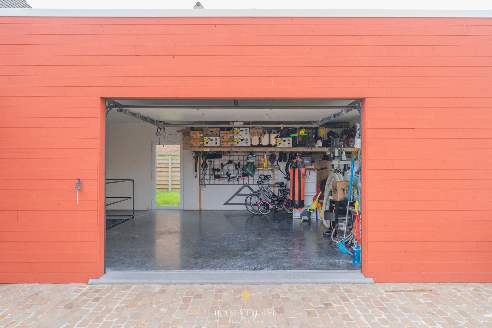 Scandinavisch geïnspireerde passiefbouw villa met natuurlijke tuin en innovatieve topafwerking foto 23