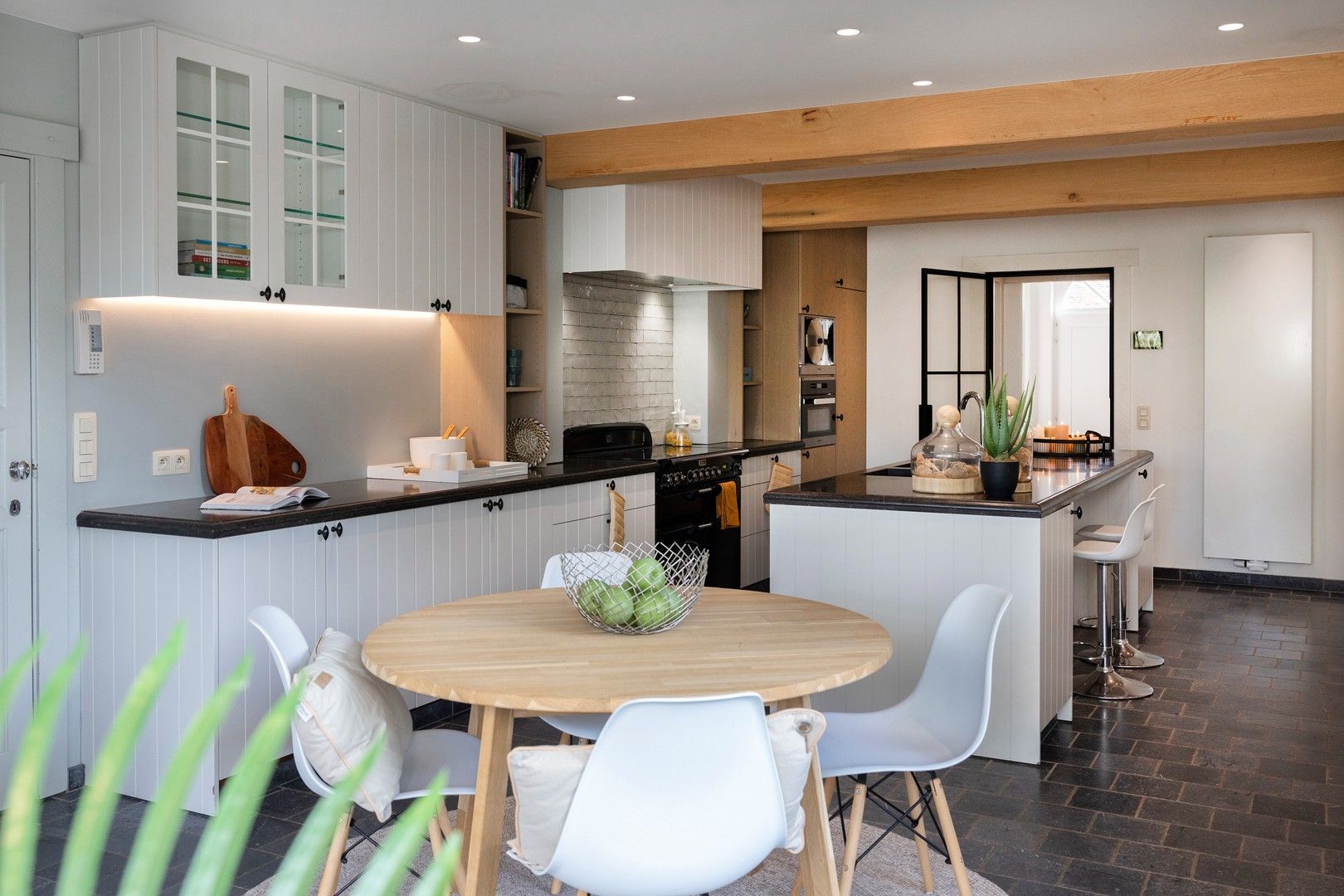 Topgelegen villa met aangenaam thuisbureau nabij de Leie. foto 6