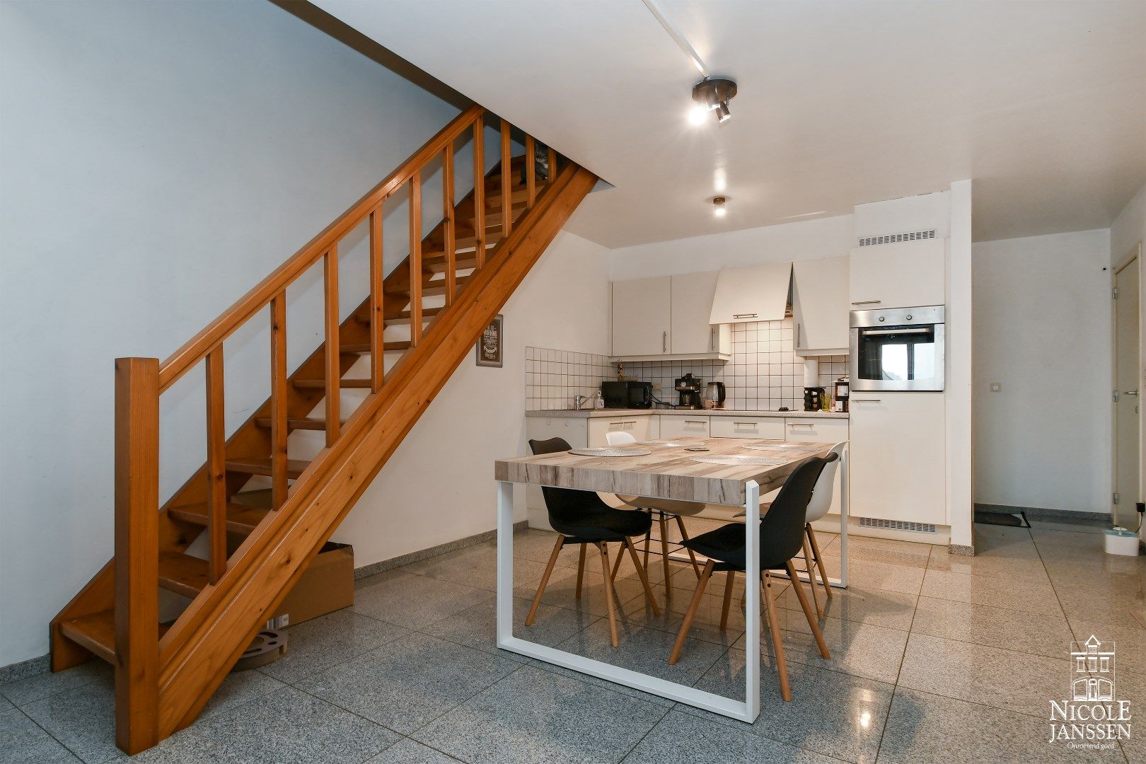 Instapklaar duplex-appartement van 76m² met terras, autostandplaats en kelder foto 7