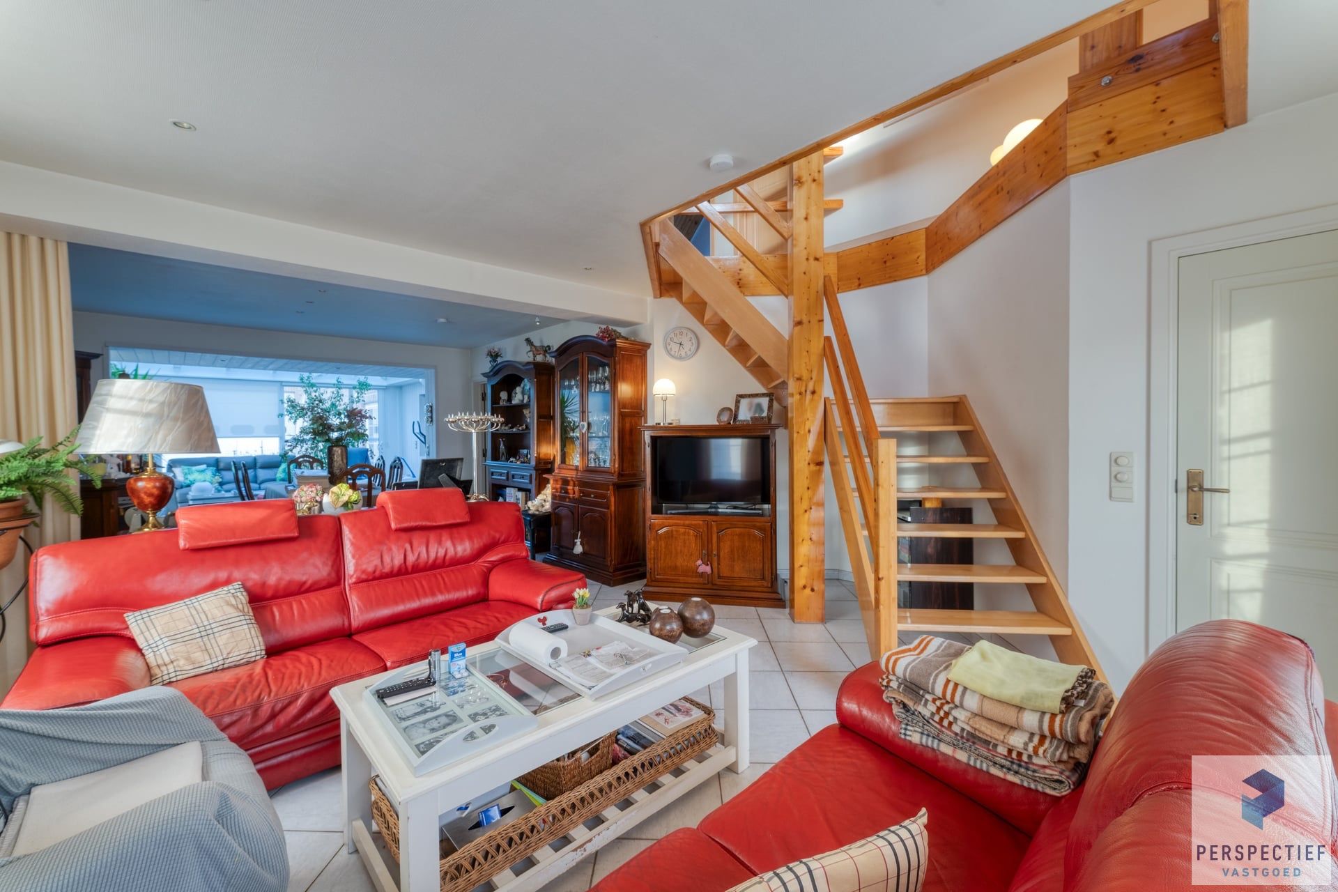 Statige, ruime villa met loods en ingerichte studio in een rustige omgeving foto 11