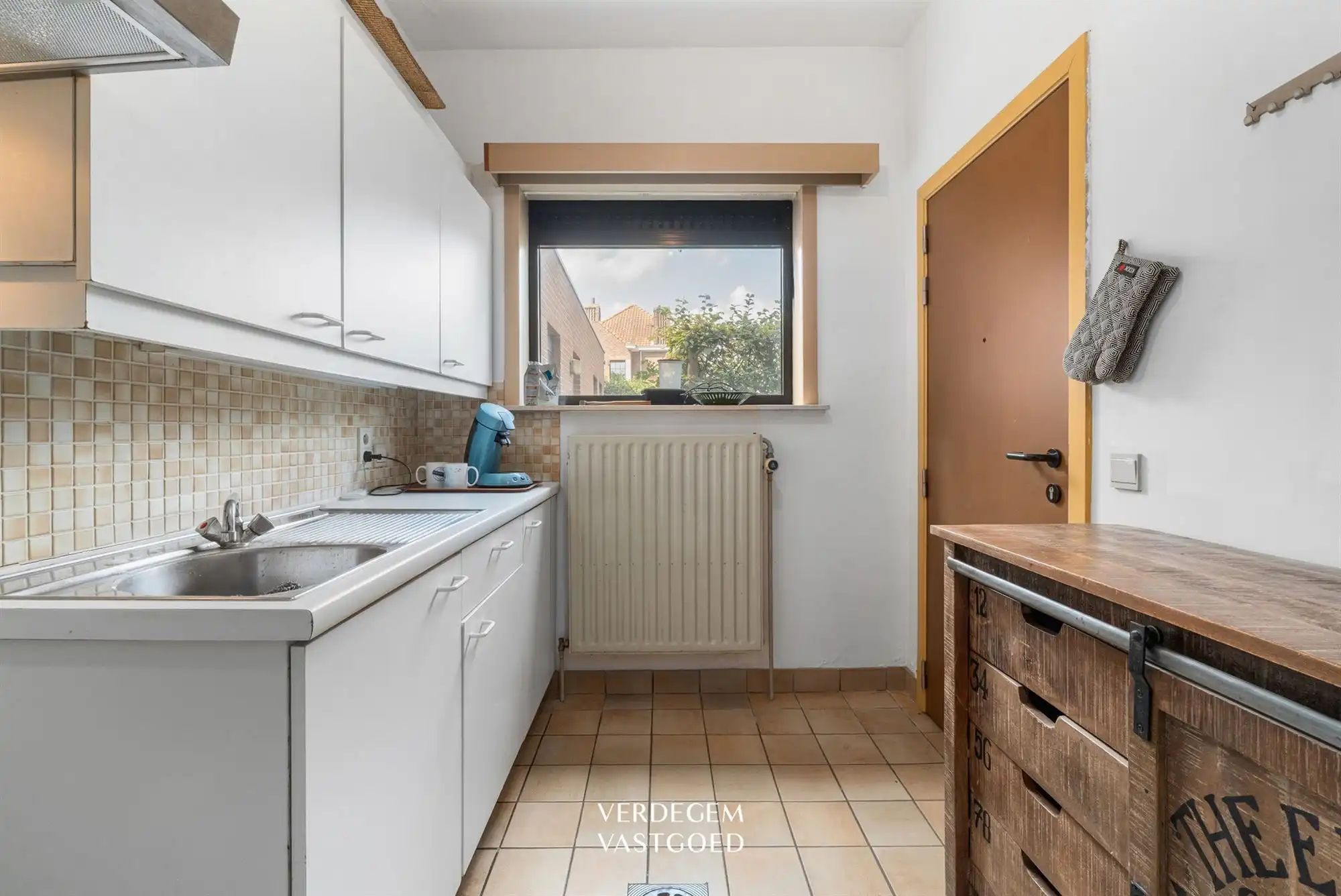 Centraal gelegen opbrengsteigendom met gelijkvloerse handel/kantoor en duplexappartement foto 3