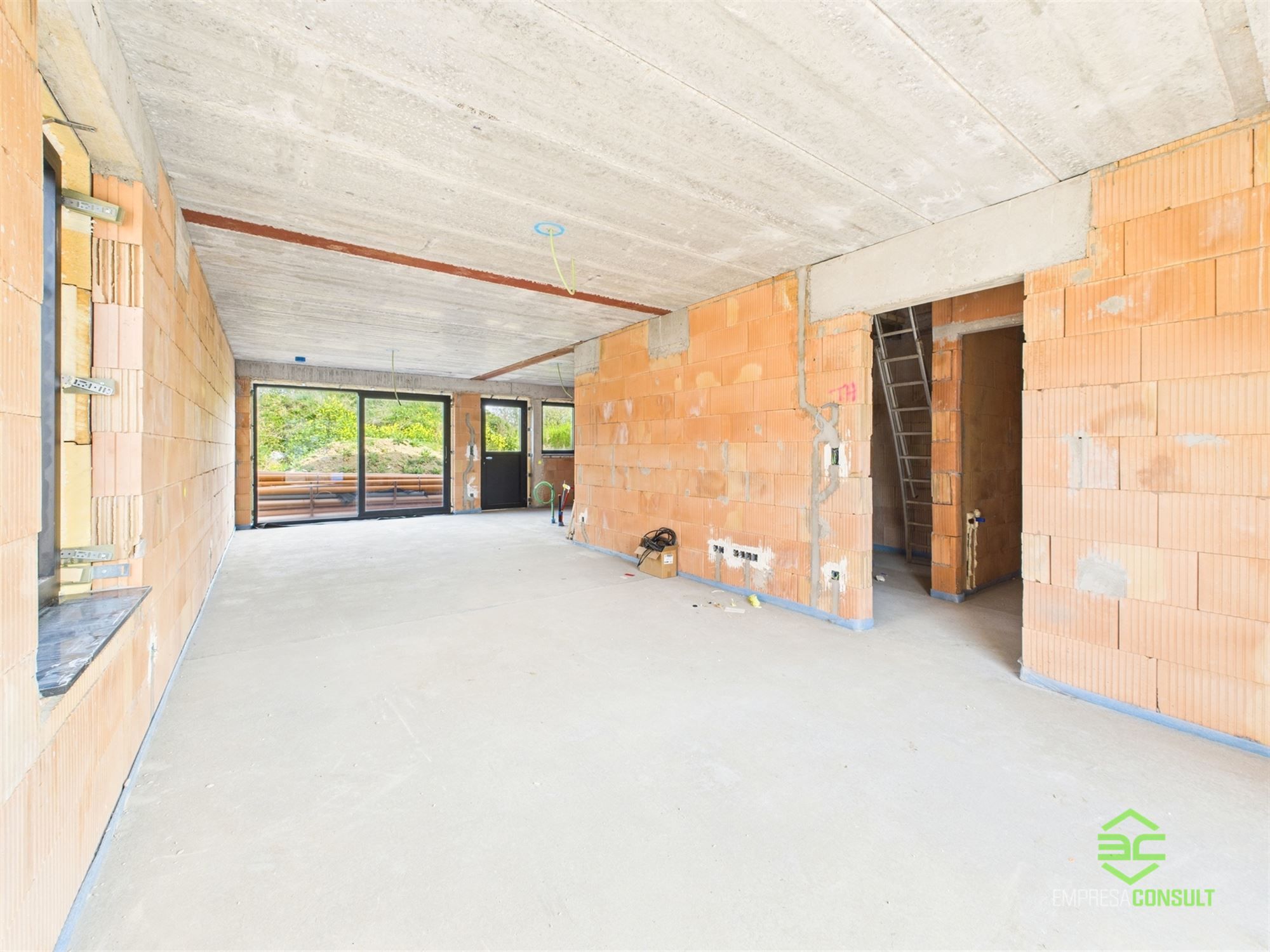 Afgewerkte nieuwbouwwoning met 4 slpk en E-peil 0! foto 4