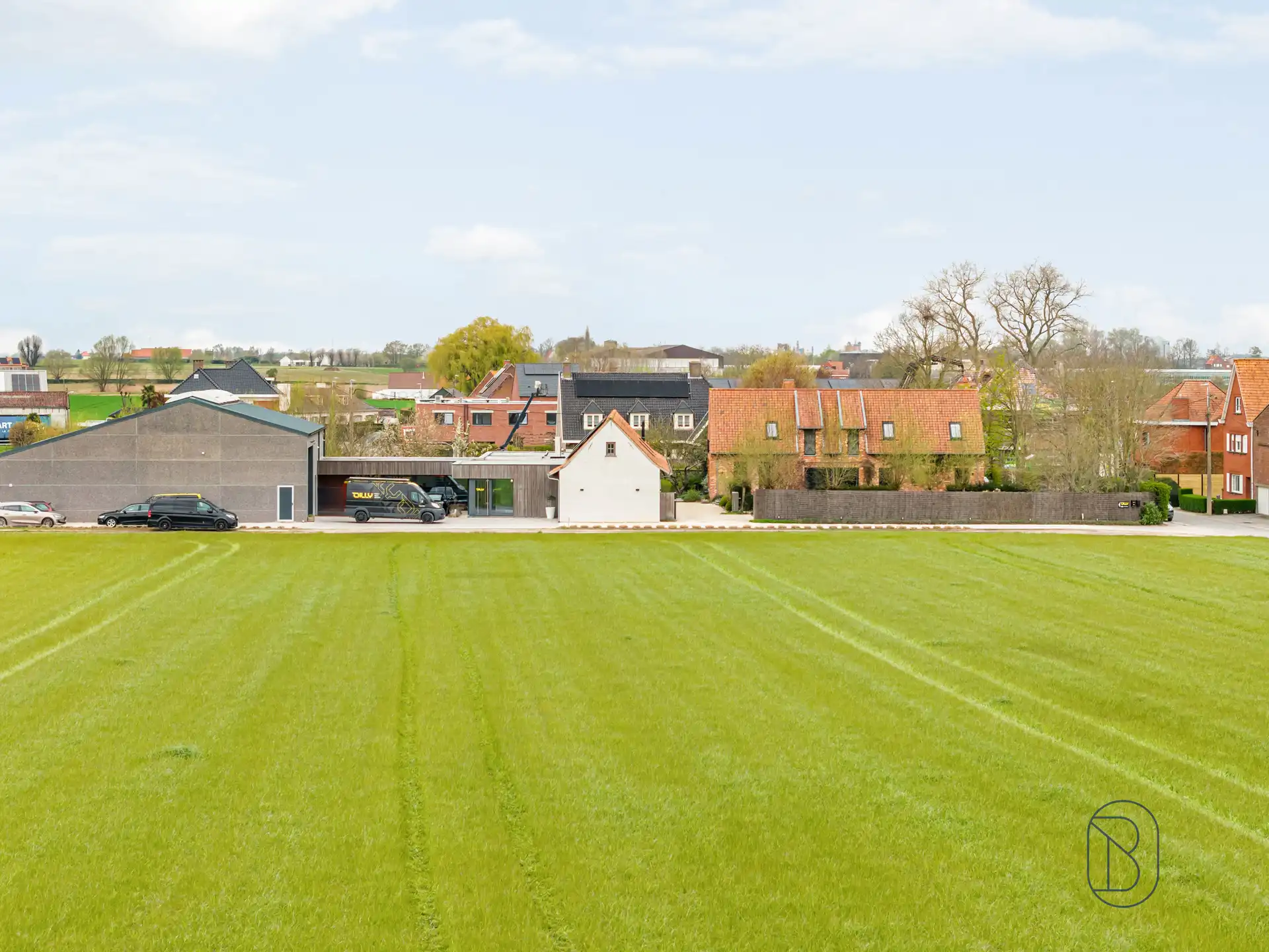 Unieke kans: prachtige woonst met zwembad + bedrijfsgebouw foto 5