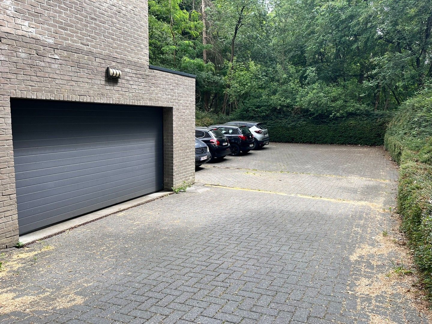 Appartement met 2 slaapkamers, terras en 2 private parkings in de ondergrondse parkeergarage foto 3
