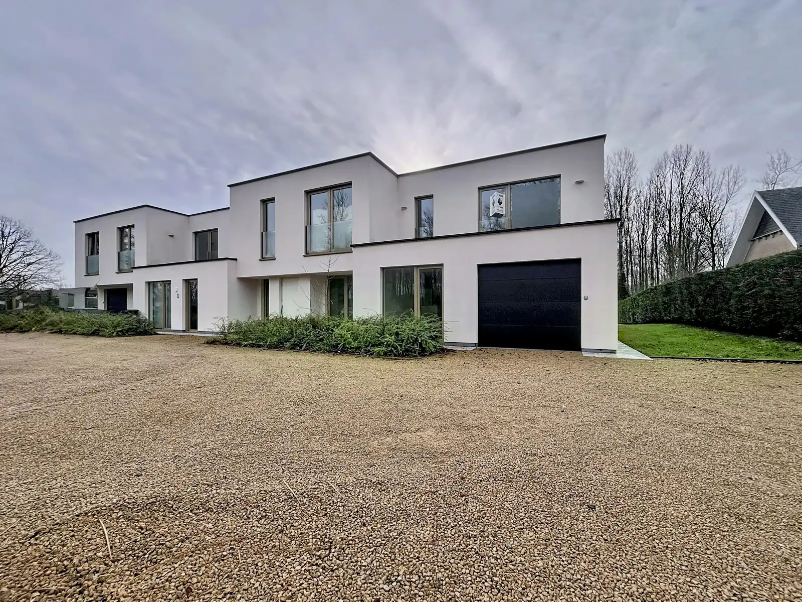 Prachtige HOB met 5 SLPK, tuin, garage en staanplaatsen! foto {{pictureIndex}}