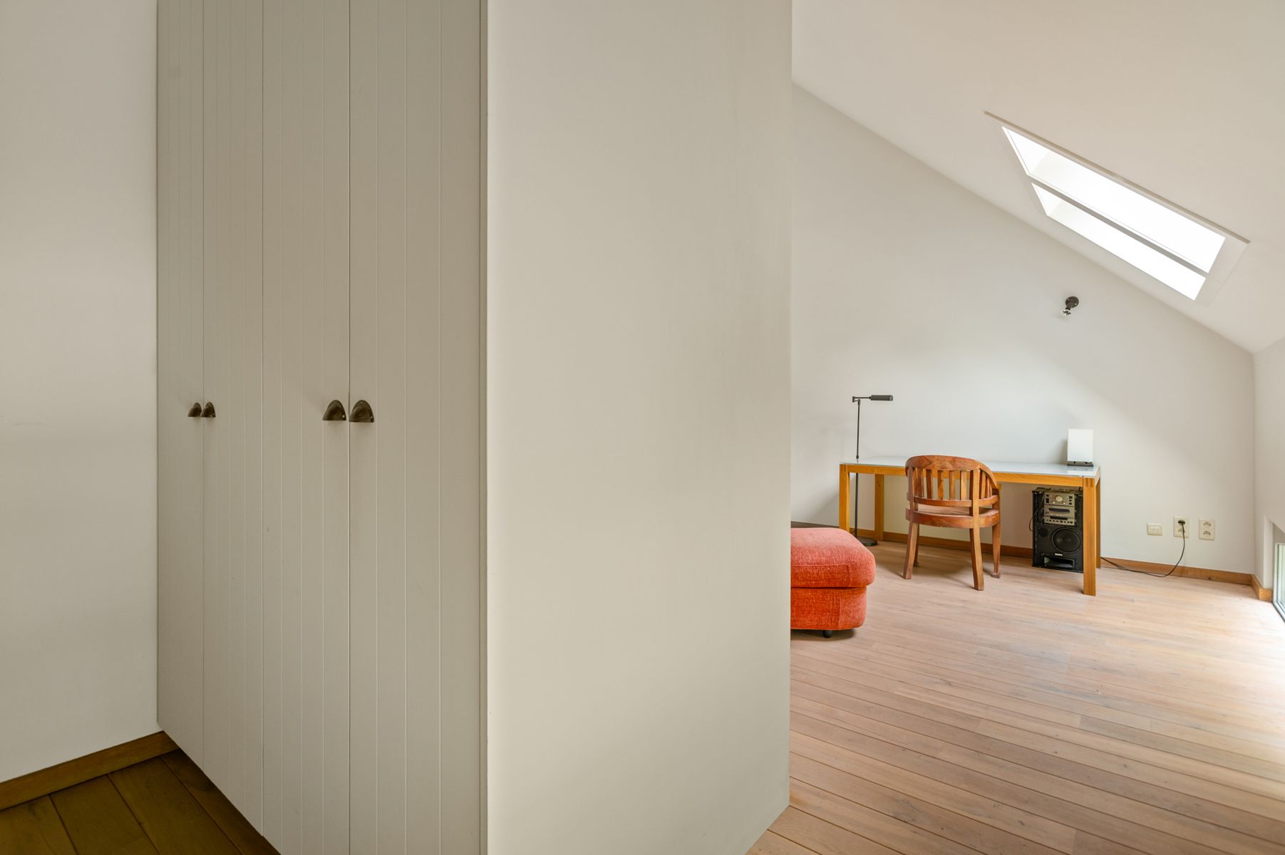 UNIEKE INSTAPKLARE WONING MET ZWEMBAD foto 22