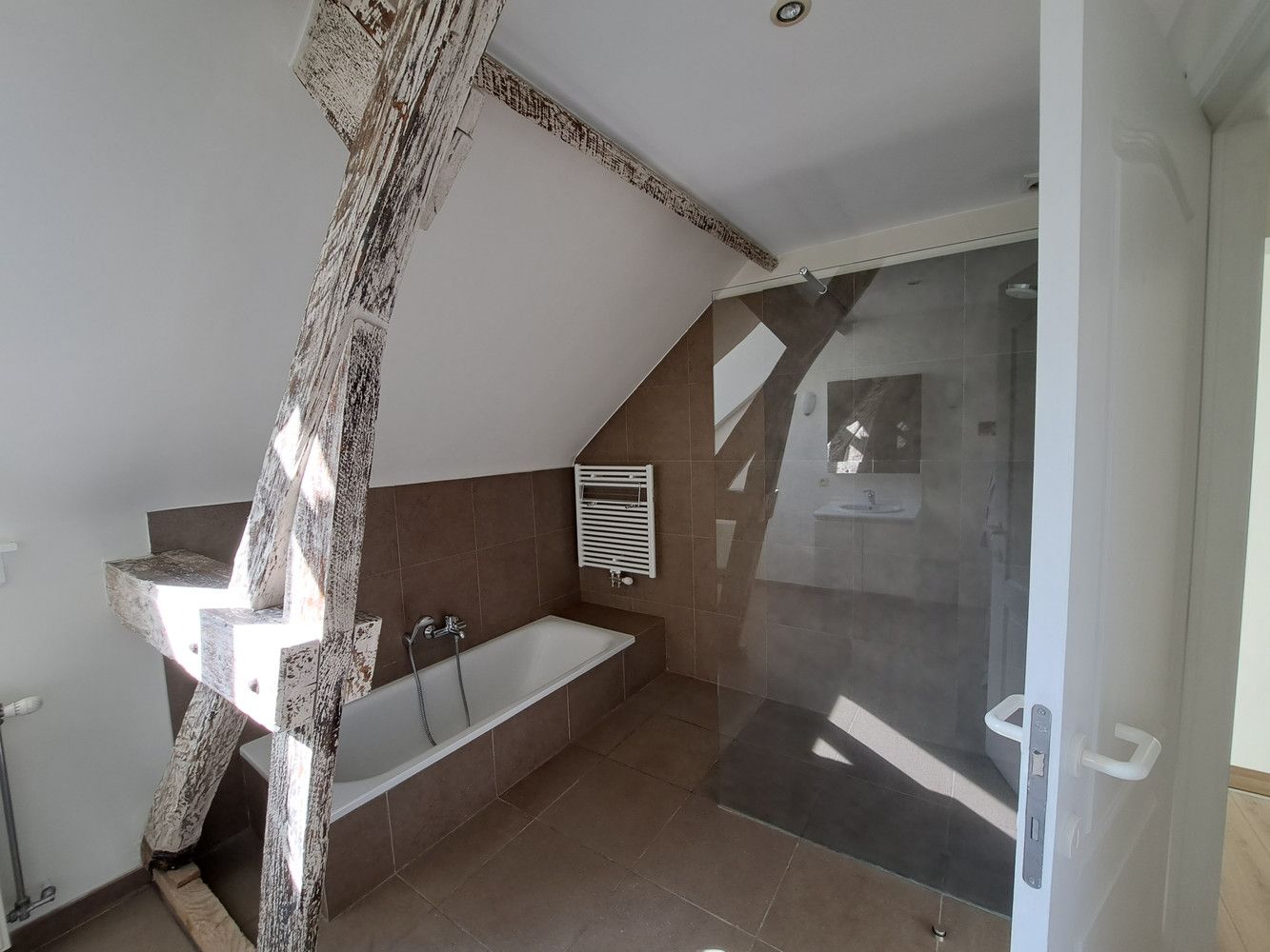 Grote woning in privédomein foto 18