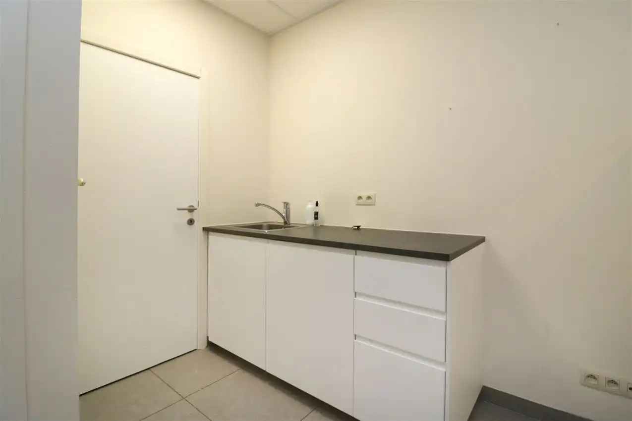 handelszaak met grote zichtbaarheid te midden van centrum foto 13