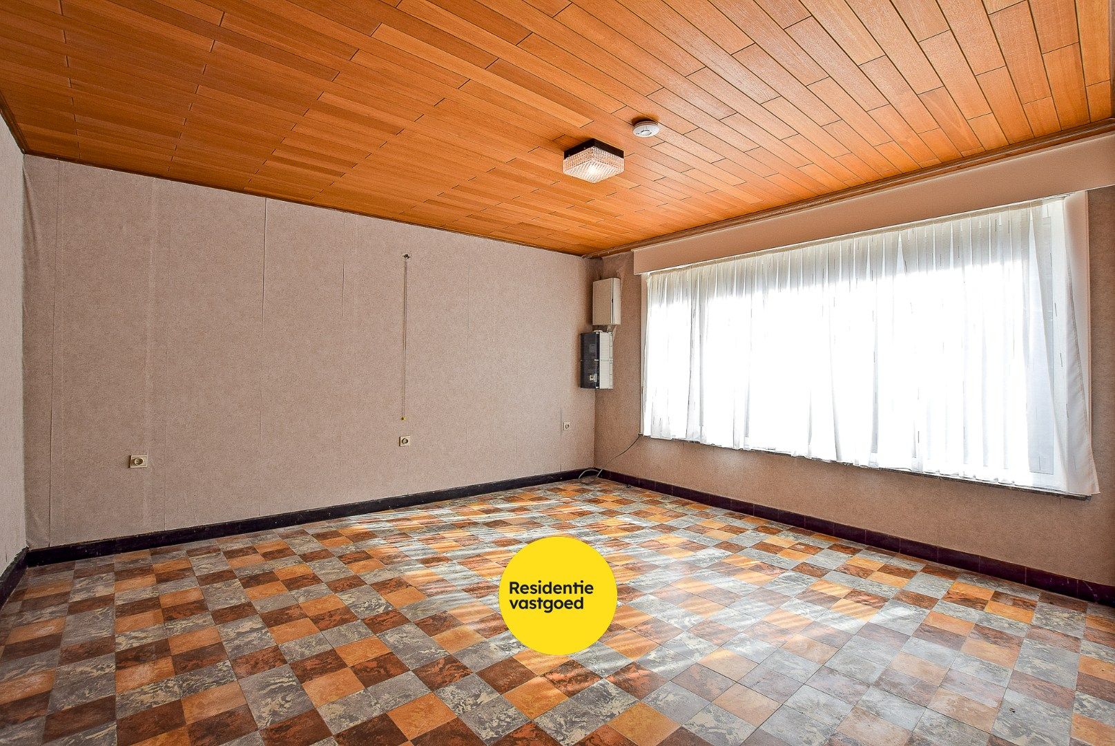 Ruime gezinswoning met 3 slaapkamers, grote tuin en garage.  foto 7