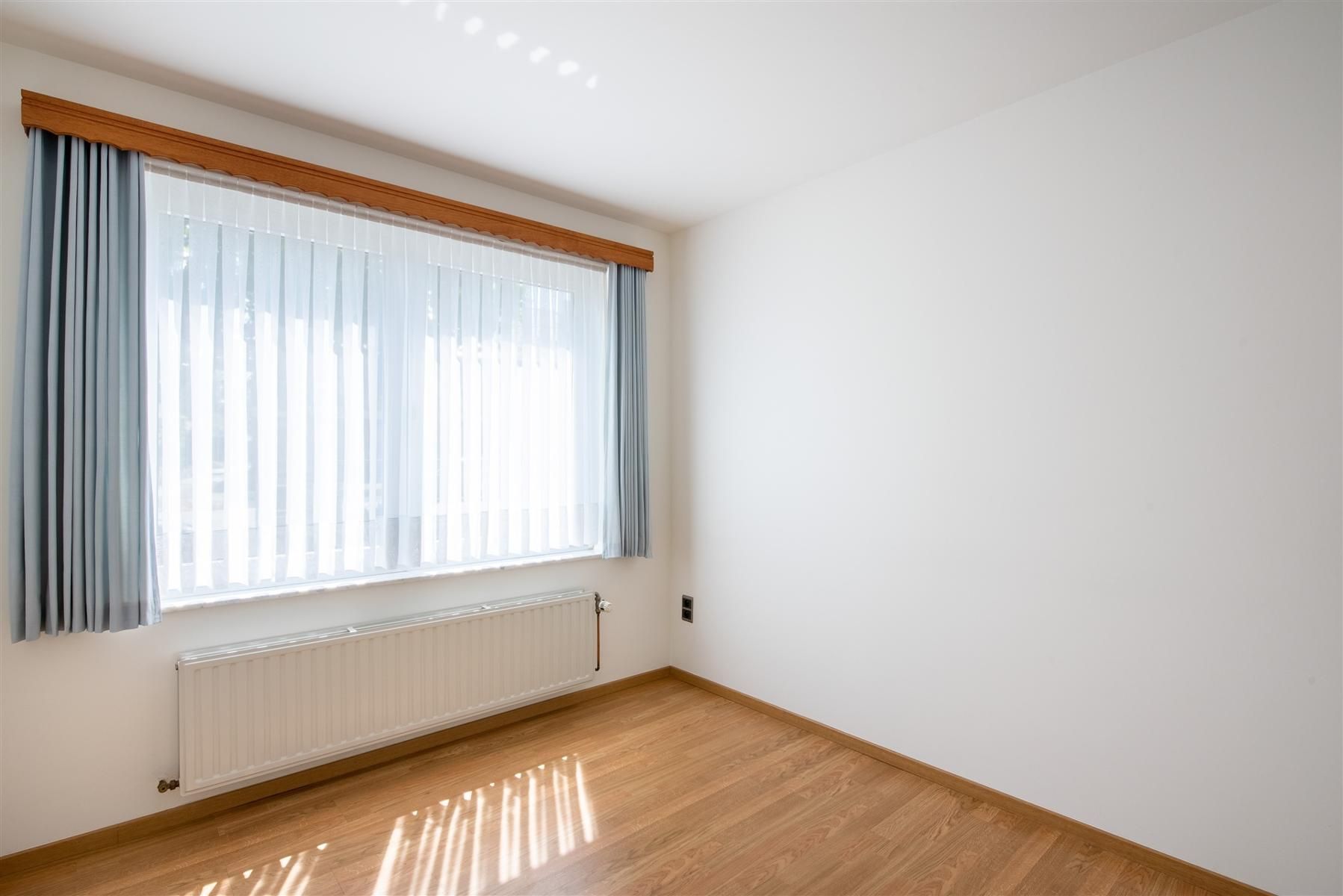 Gelijkvloersappartement met garage foto 16