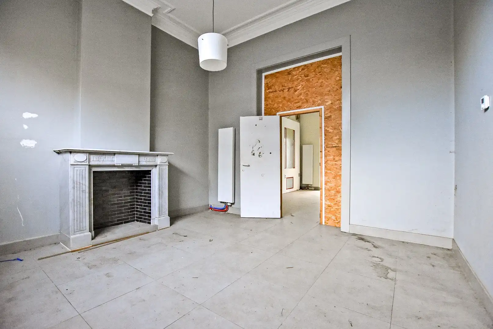 Zeer ruime te renoveren woning centrum Veurne! foto 3