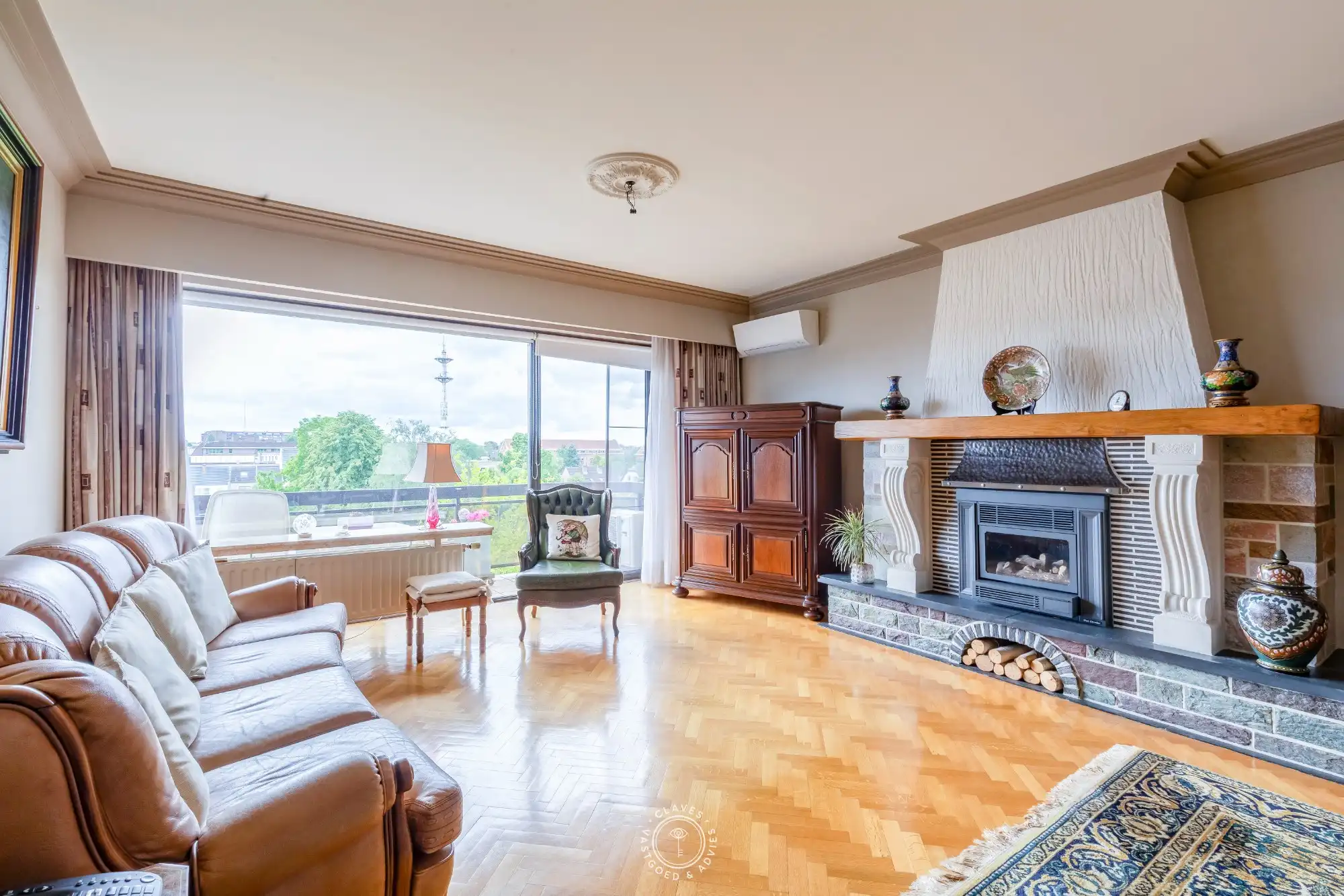 Bijzonder ruim appartement met zuidgericht terras foto 3