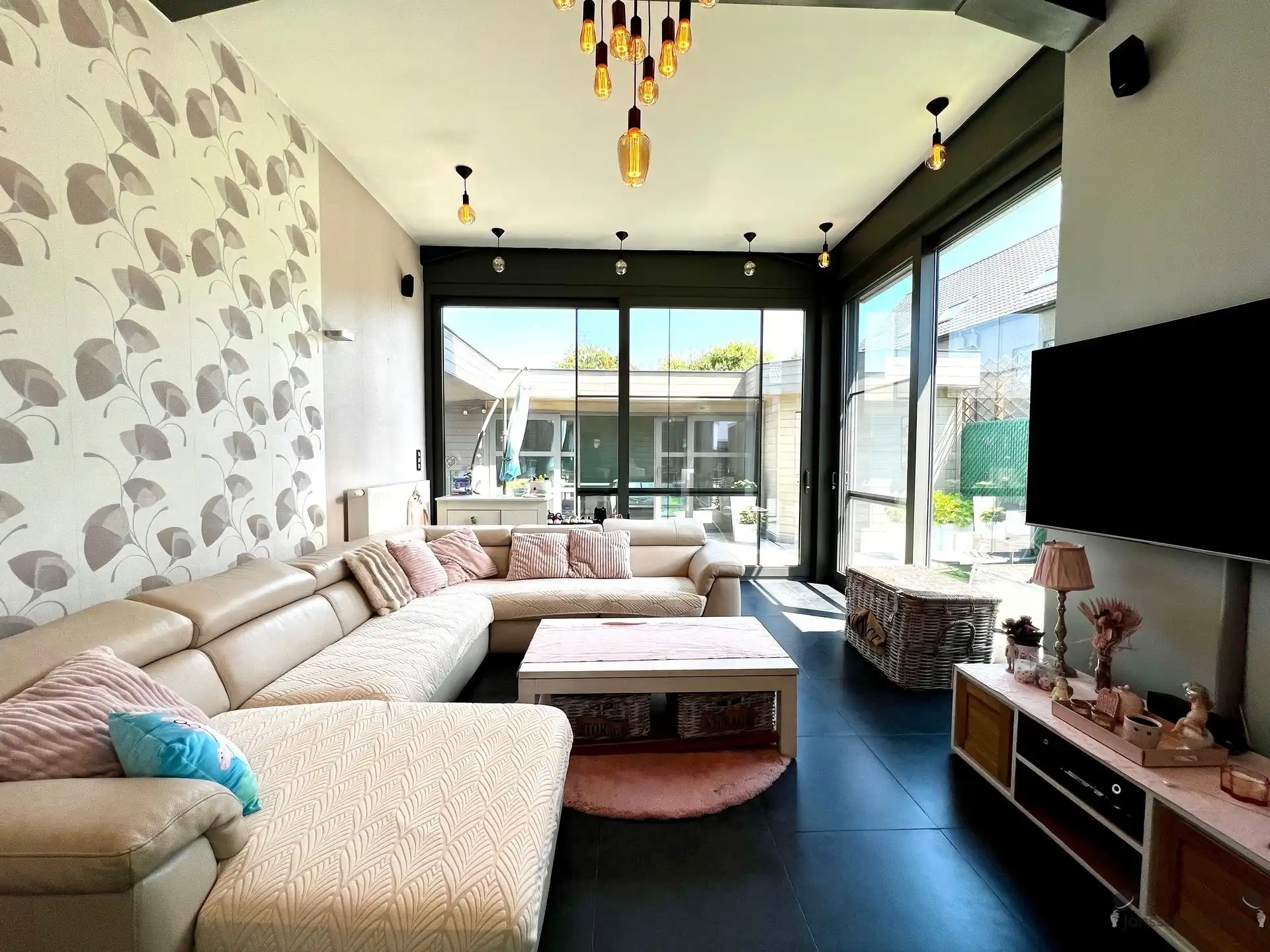 Topwoning voorzien van alle comfort  foto 9