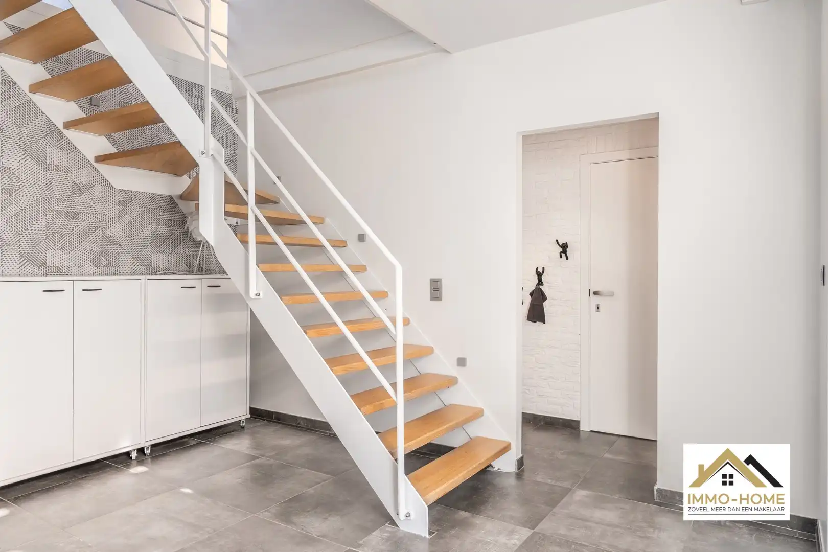 Zeer ruime gerenoveerde villa op prachtige ligging foto 12