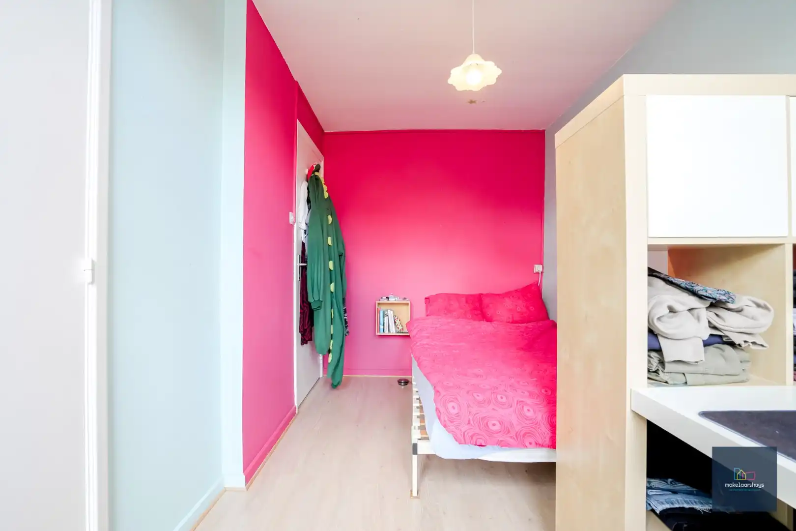 Ruime studio met afzonderlijke slaapplaats.  foto 10