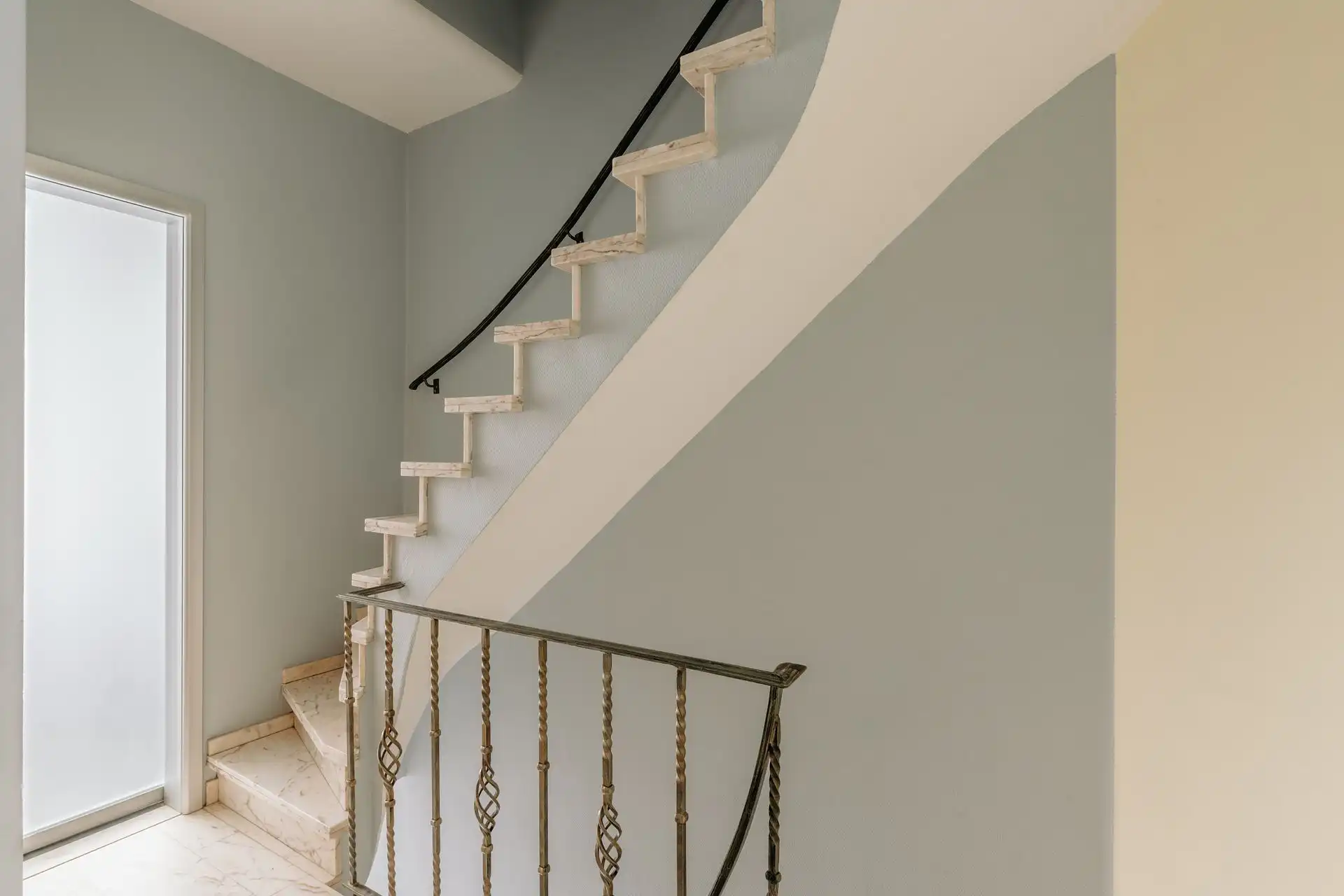 Karaktervolle bel-étage met grote tuin foto 10