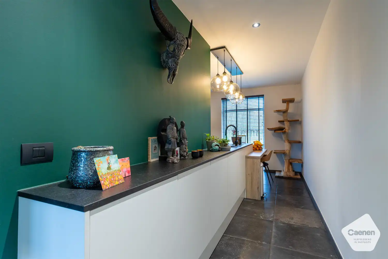 Recente instapklare woning ( BJ 2021) in een doodlopende straat met 4 slaapkamers, carport en tuin. foto 6