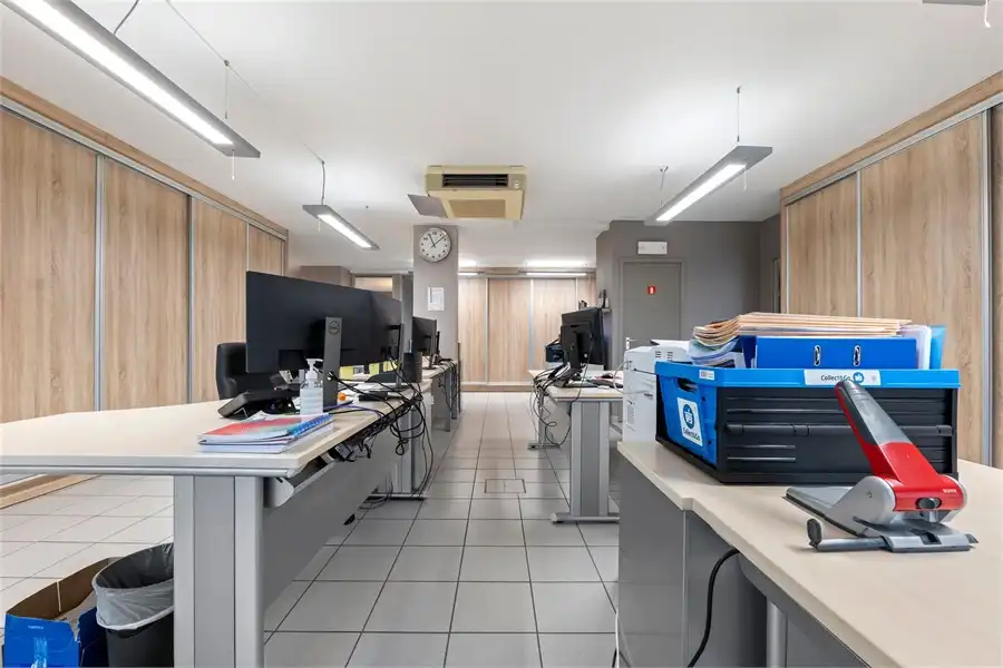 RUIME KANTOORRUIMTE VLAKBIJ HET CENTRUM VAN SINT-TRUIDEN foto 15