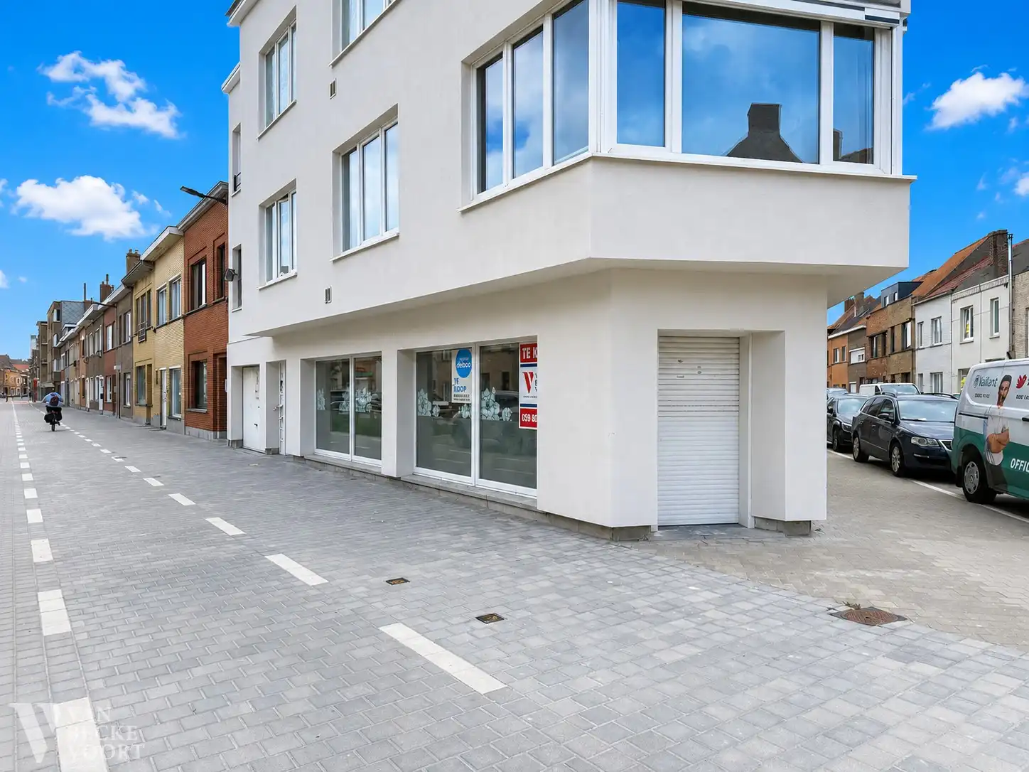 Handelspand op hoekligging met garage foto {{pictureIndex}}