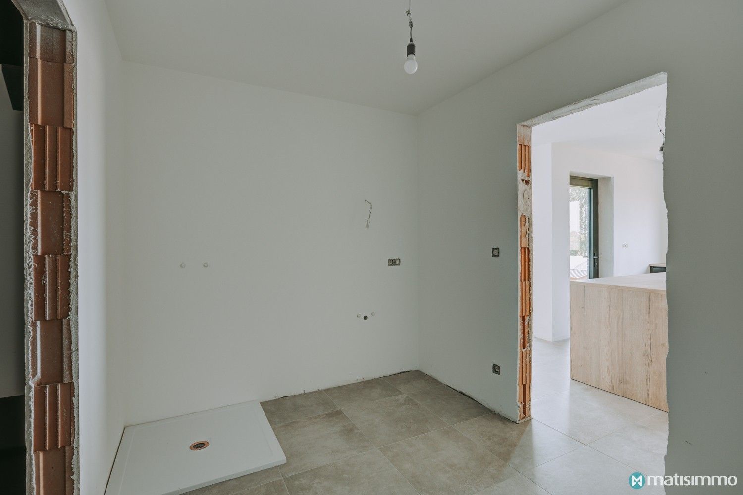 MODERNE NIEUWBOUWWONING MET 3 SLAAPKAMERS, INPANDIGE GARAGE EN VOLLEDIG ONDERKELDERD VLAKBIJ HET CENTRUM VAN BILZEN foto 12
