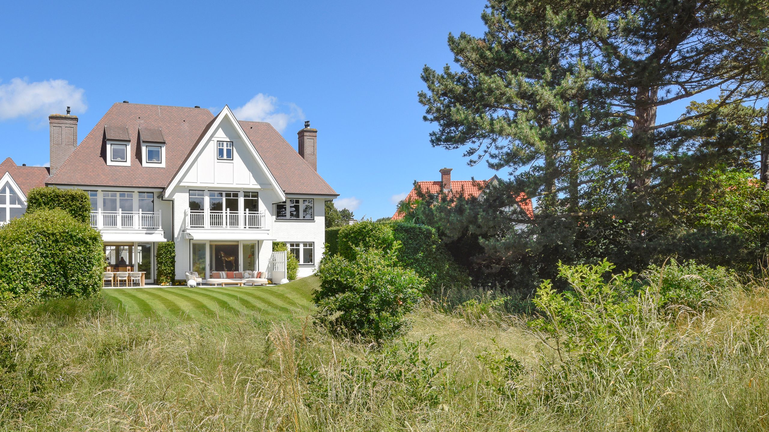 VILLA met panoramisch zicht en unieke ligging aan de golf... foto 2