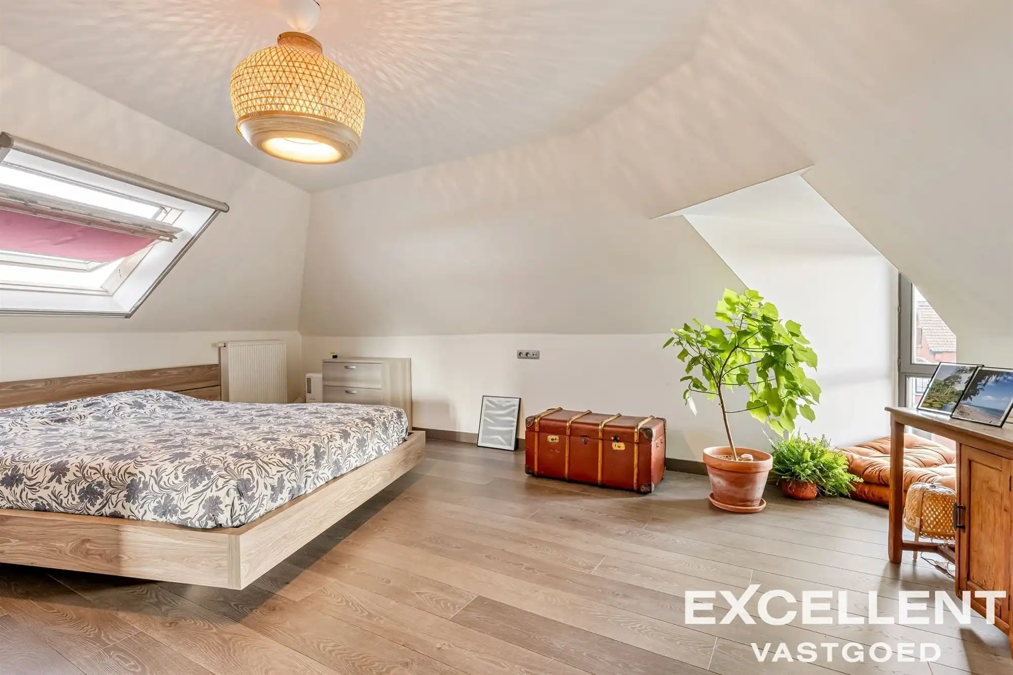 Centraal gelegen duplex appartement met ruim terras te huur! foto 5