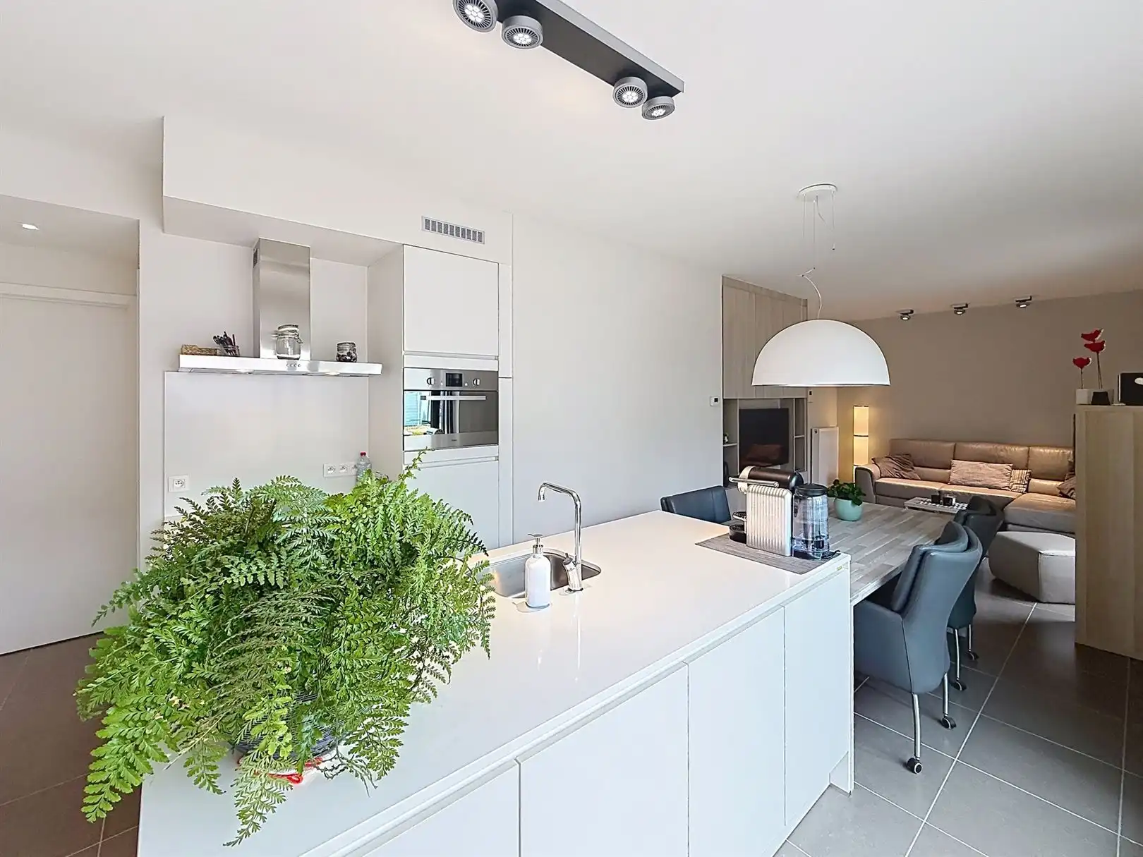 Instapklaar appartement 2de V, kelder en autostaanplaats foto 41