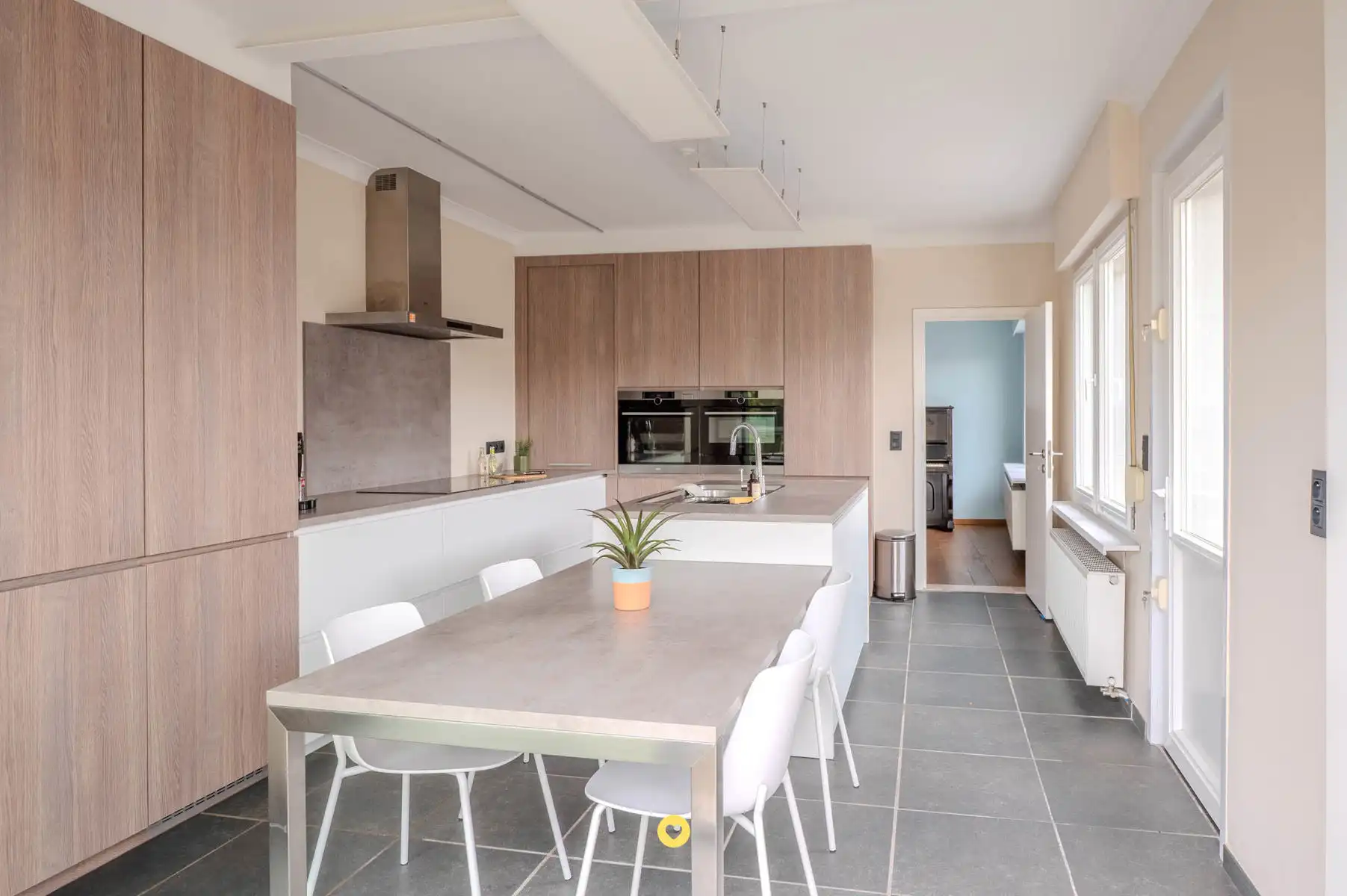 HOB met praktijkruimte, 4 slaapkamers, garage en zonnige tuin foto 8