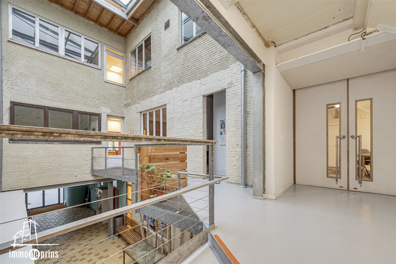 Kantoorgebouw voor diverse doeleinden foto 9